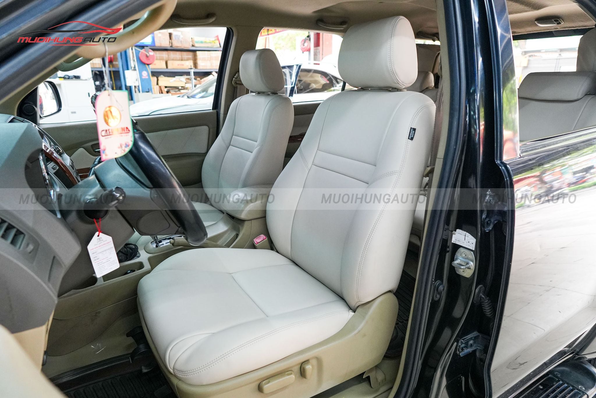 Bọc ghế da ô tô Toyota Fortuner 2010