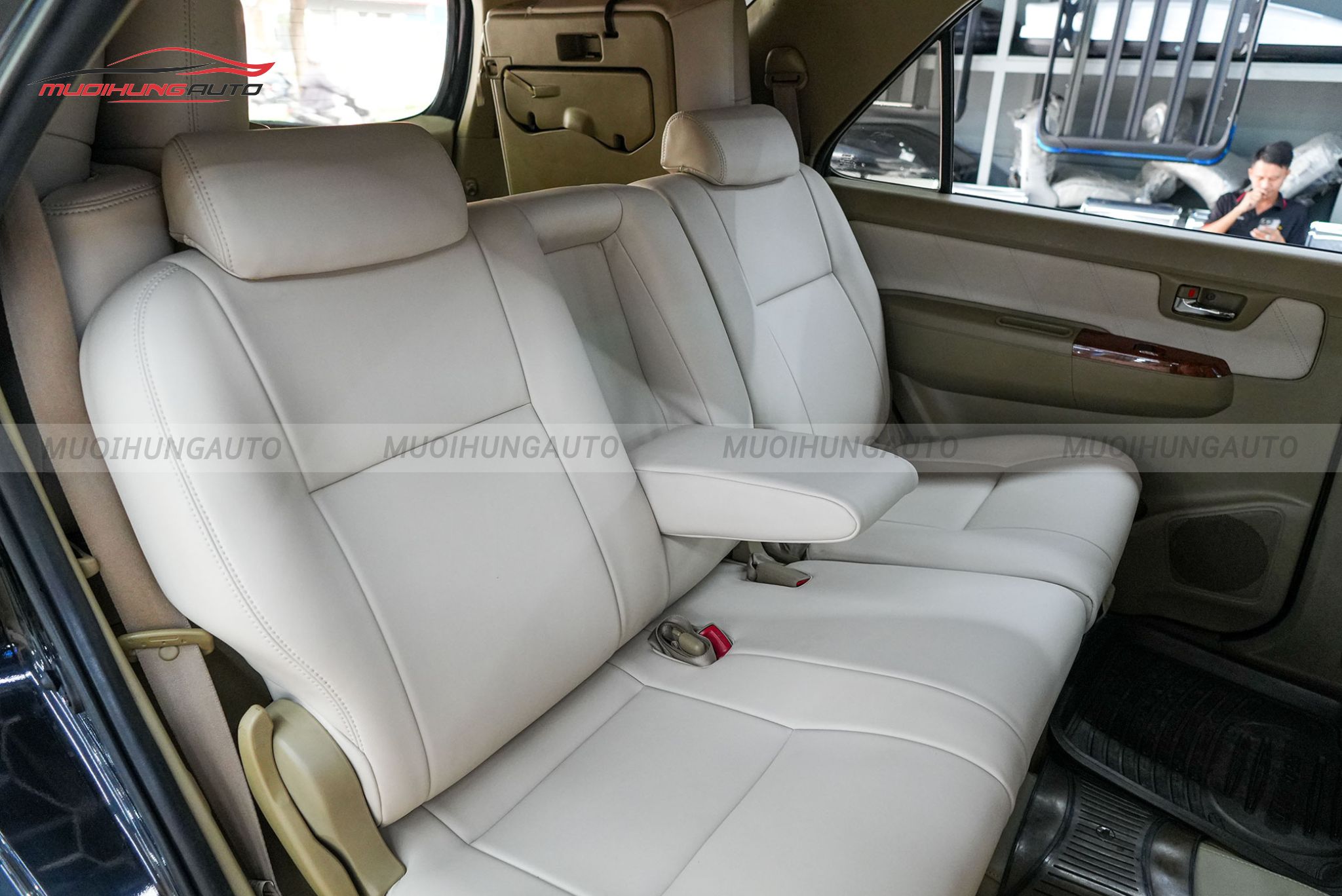 Bọc ghế da Toyota Fortuner 2010