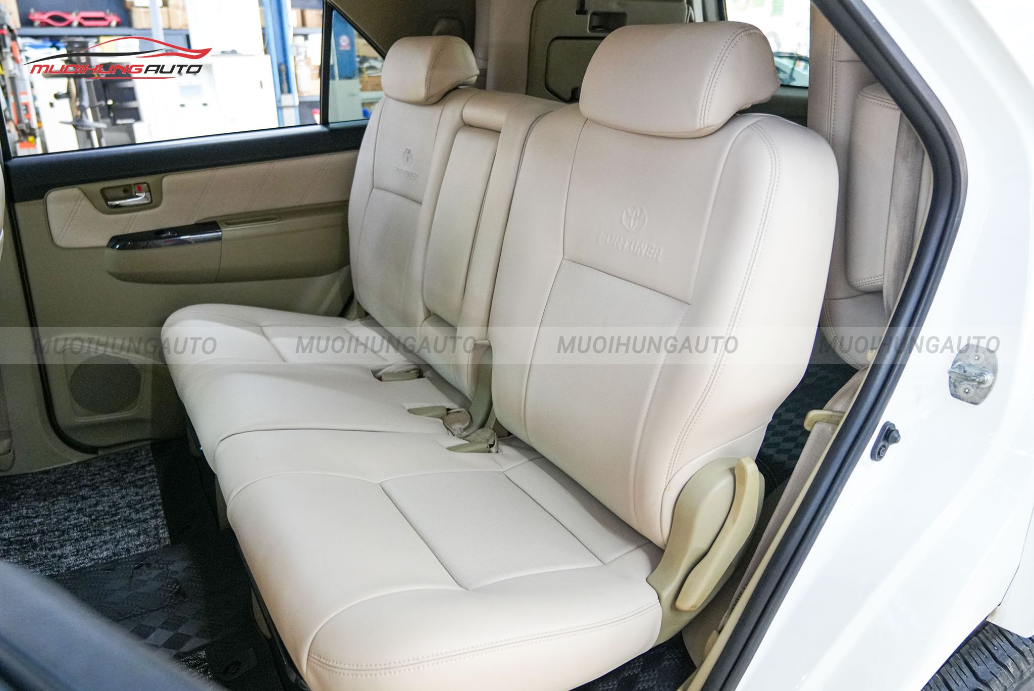 Bọc ghế da Toyota Fortuner 2015
