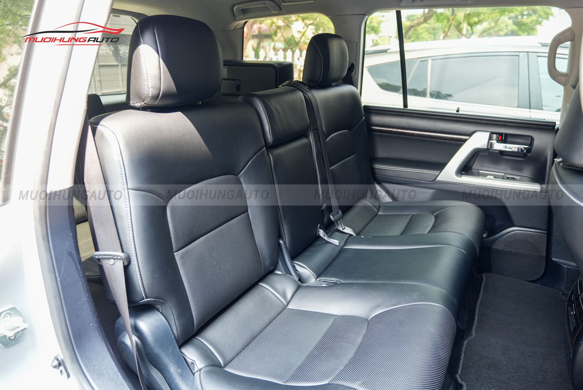 Bọc ghế da xe hơi Toyota Land Cruiser 2012