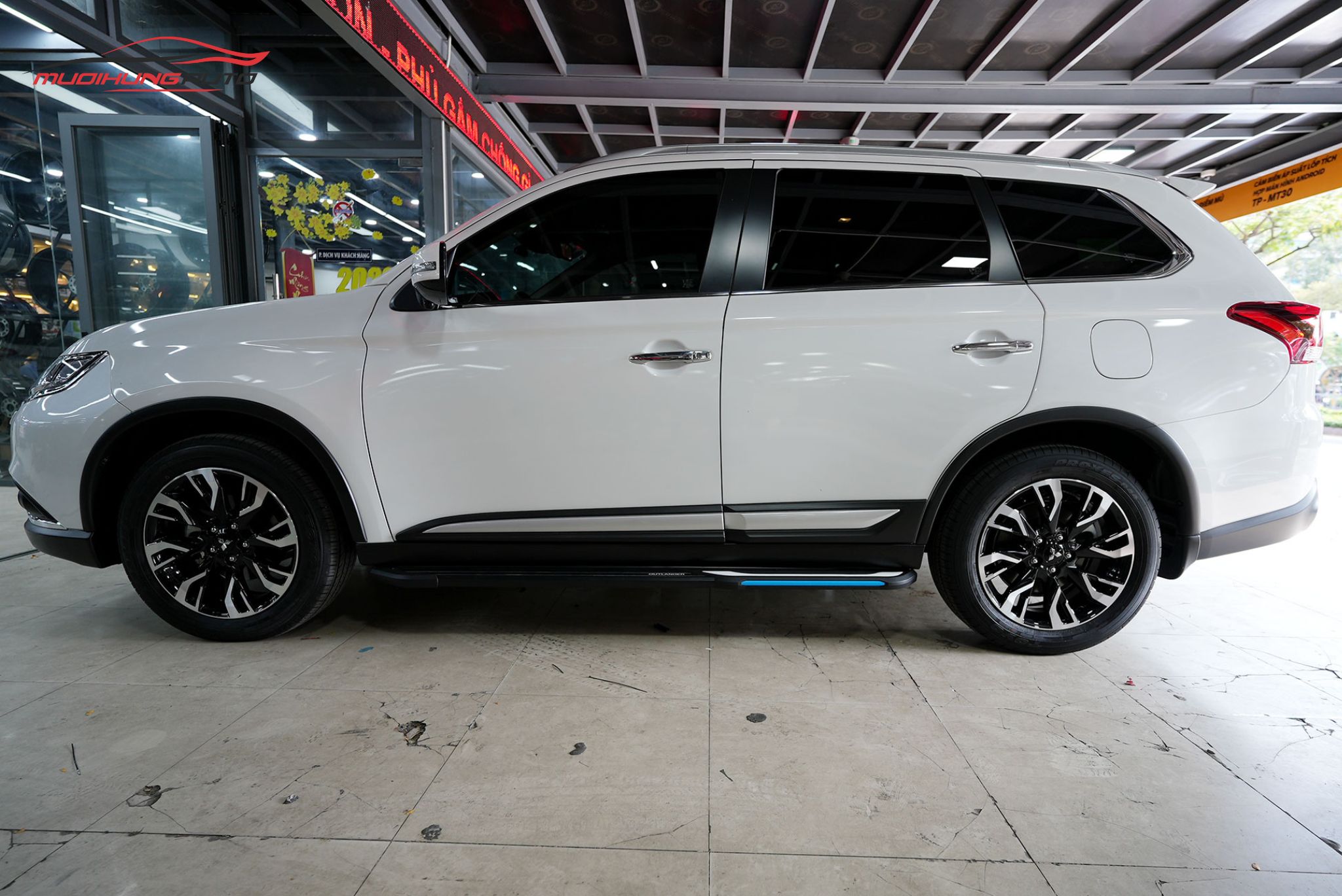 Top 10+ Mẫu Bệ Bước Mitsubishi Outlander Bền Đẹp Nhất 2025