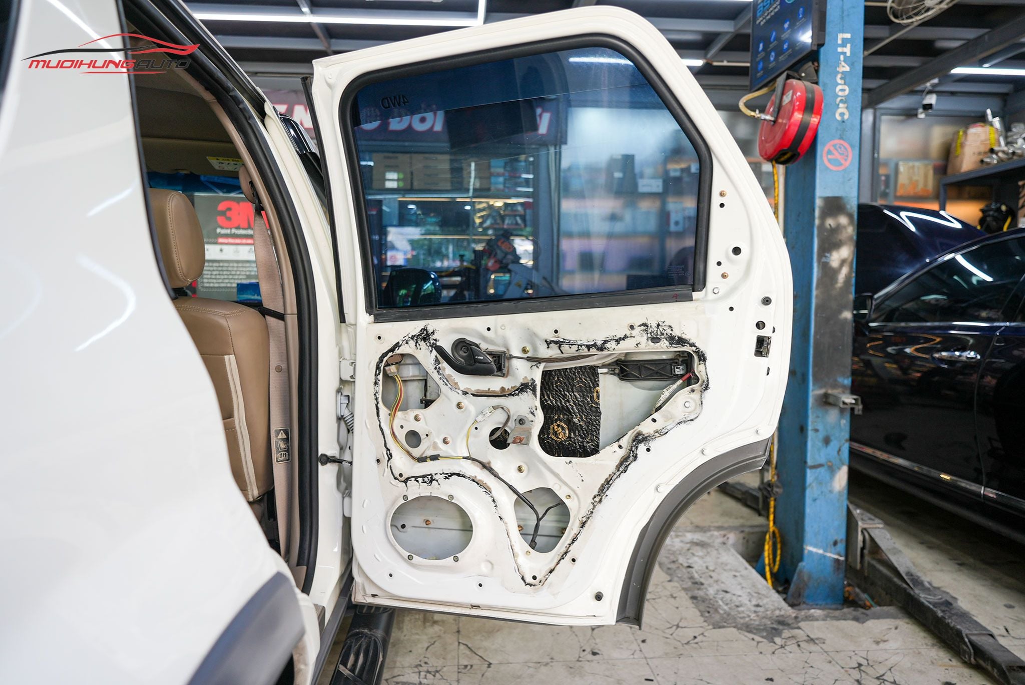 Cách âm 4 cánh cửa Ford Escape 2002