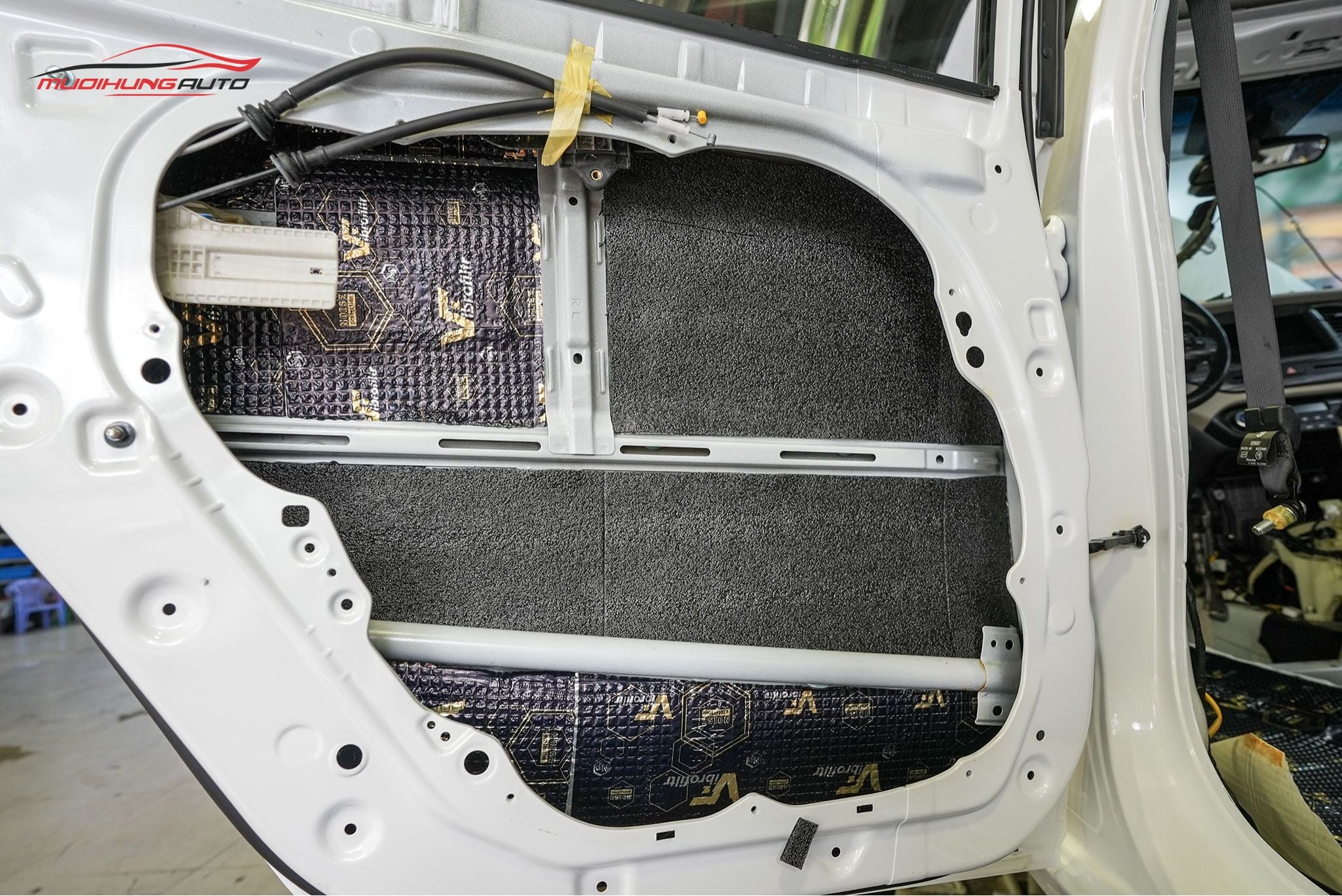 Cách âm 4 cánh cửa Kia Rondo 2015