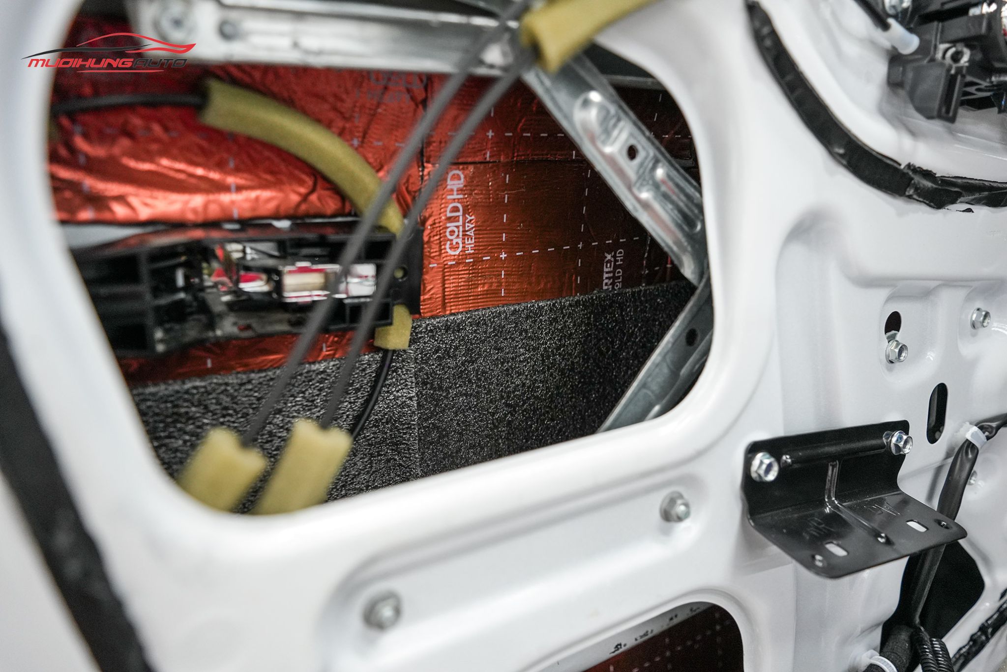 Cách âm 4 cánh cửa Nissan Navara 2022