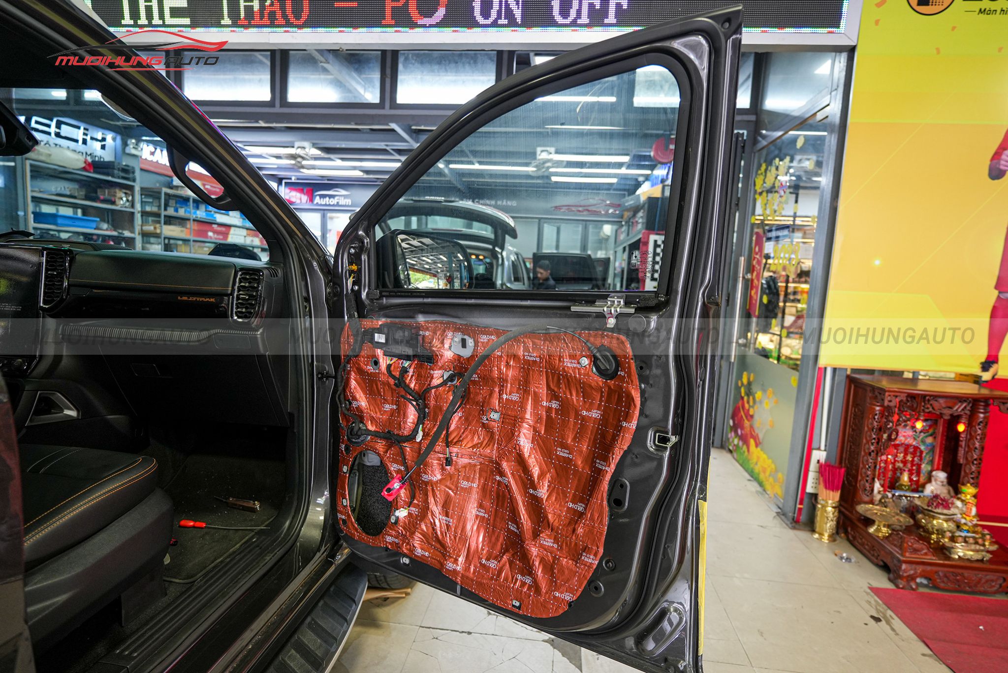 Cách âm 4 cánh cửa xe Ford Ranger 2023