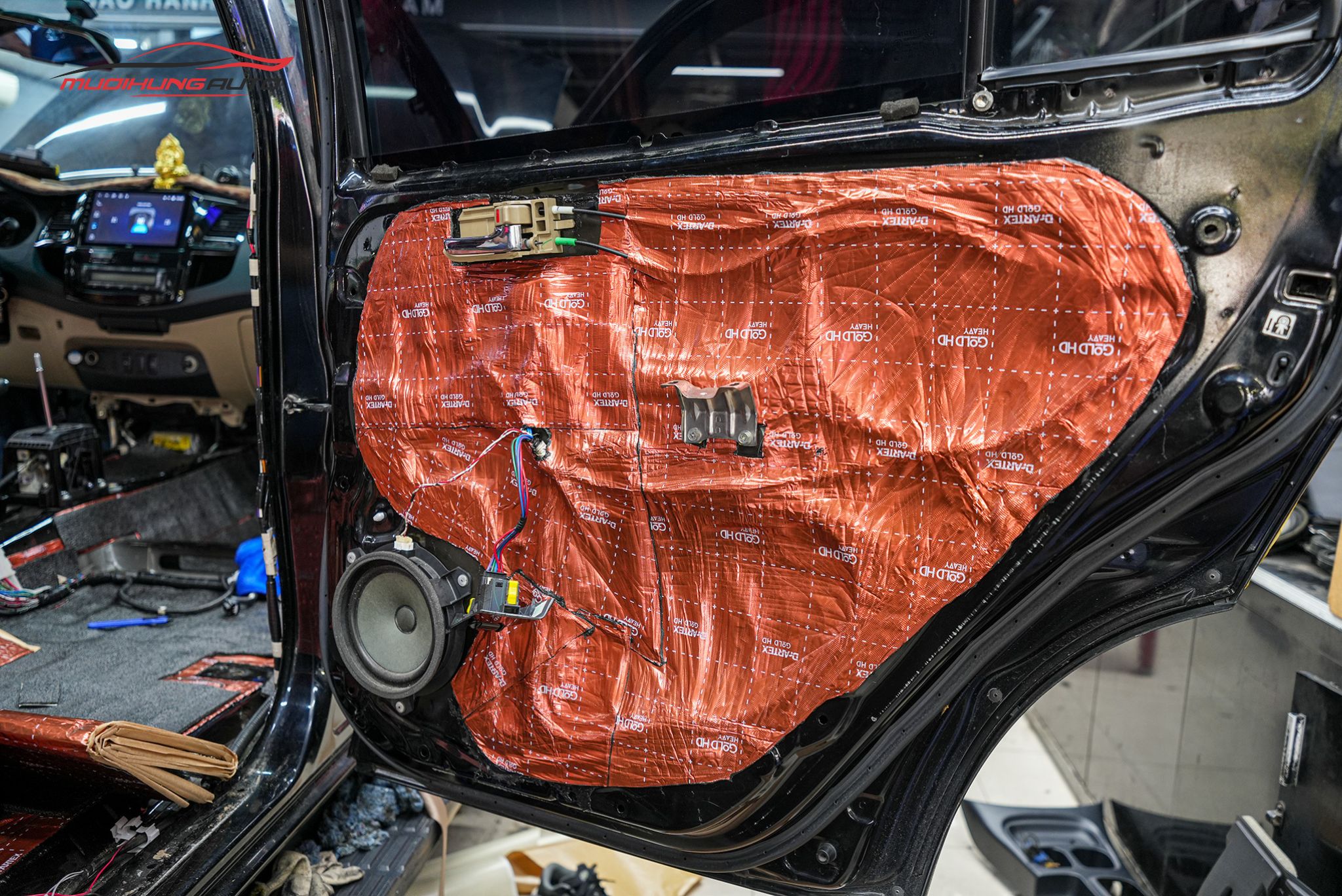 Cách âm 4 cánh cửa xe Toyota Fortuner 2015