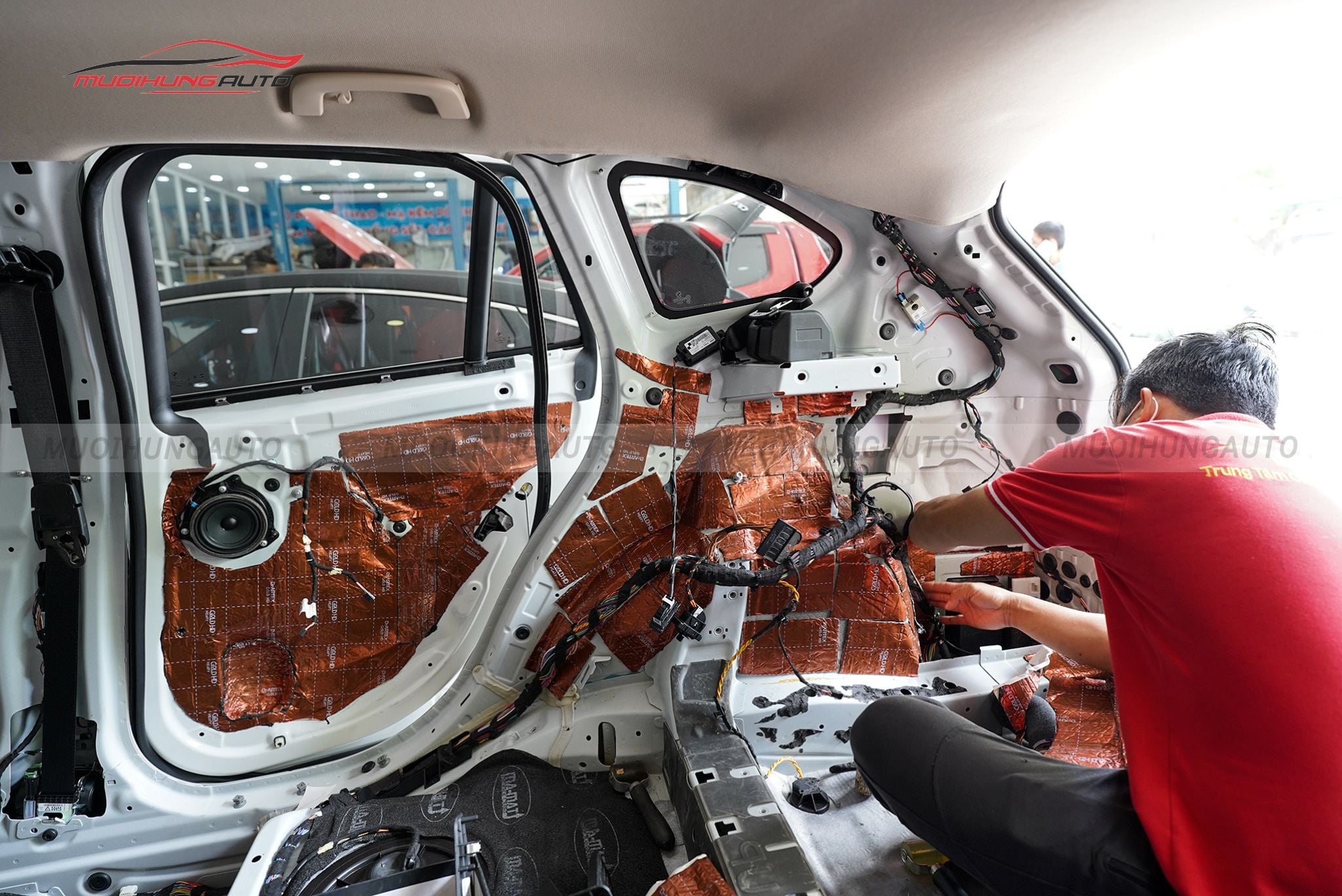 Cách âm 4 cửa xe BMW X1