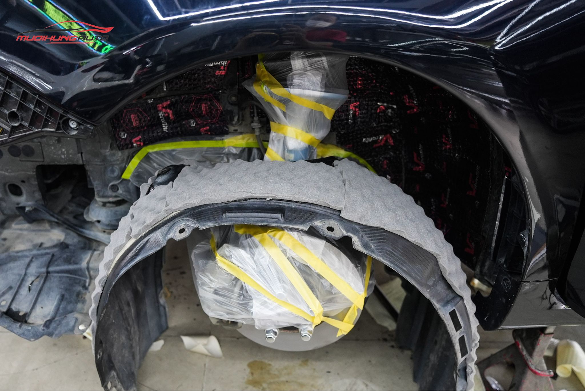 Cách âm 4 hốc bánh cho xe Toyota Camry 2015