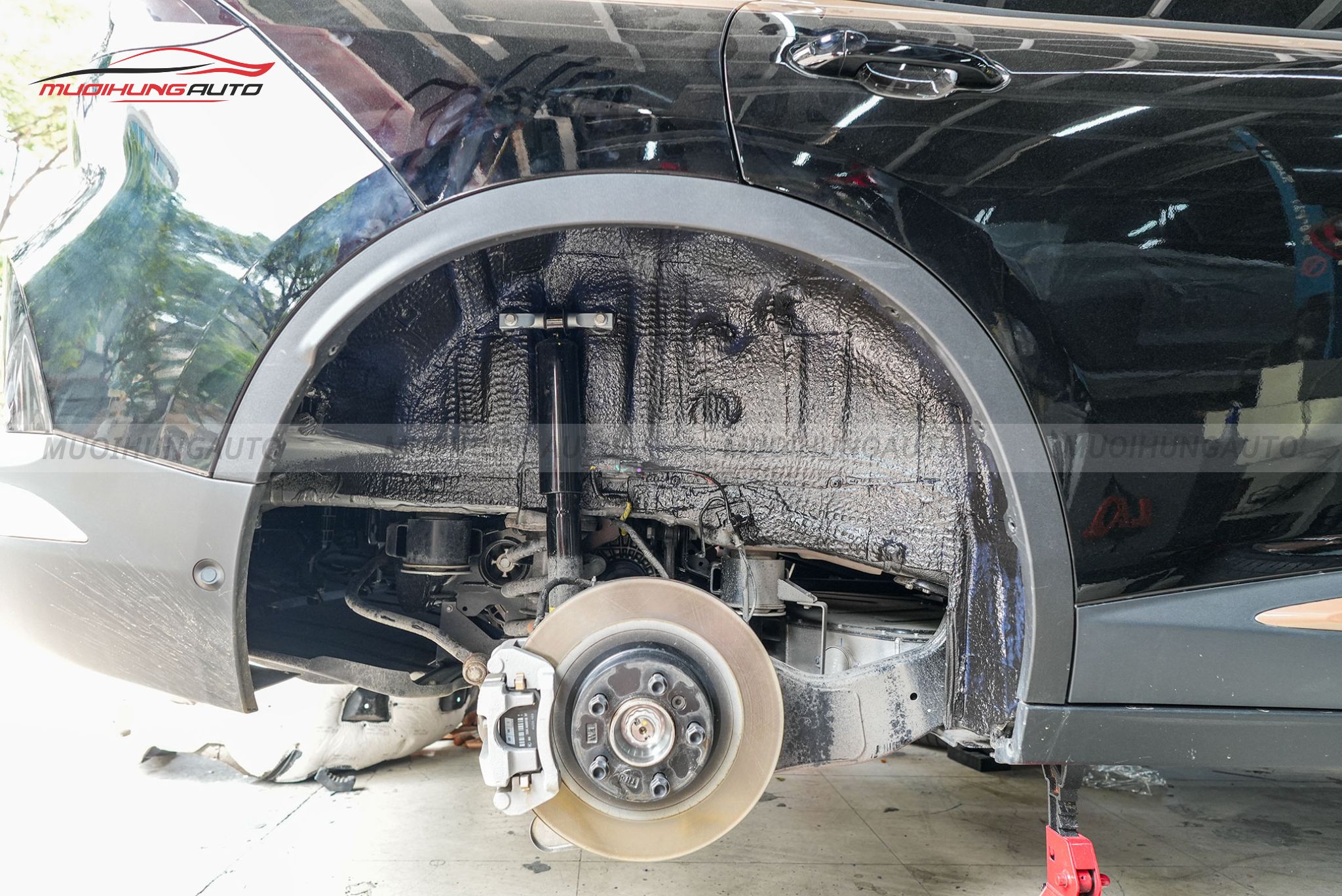 Cách âm 4 hốc bánh cho xe Vinfast VF8 2024