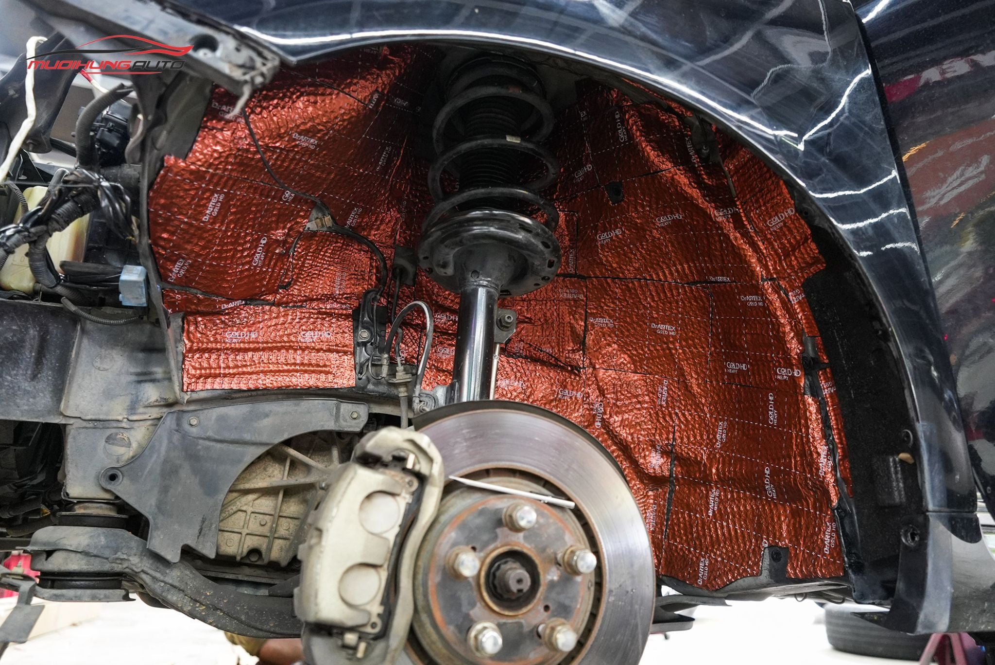 Cách âm 4 hốc bánh Toyota Sienna 2011