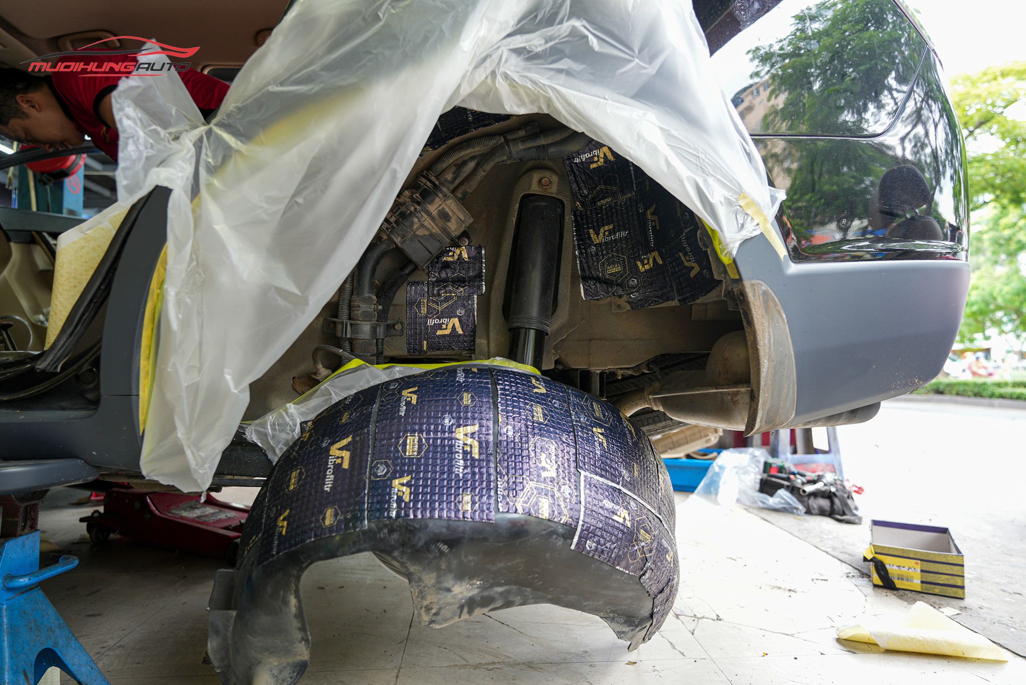 Cách âm 4 hốc bánh xe Chevrolet Captiva 2009