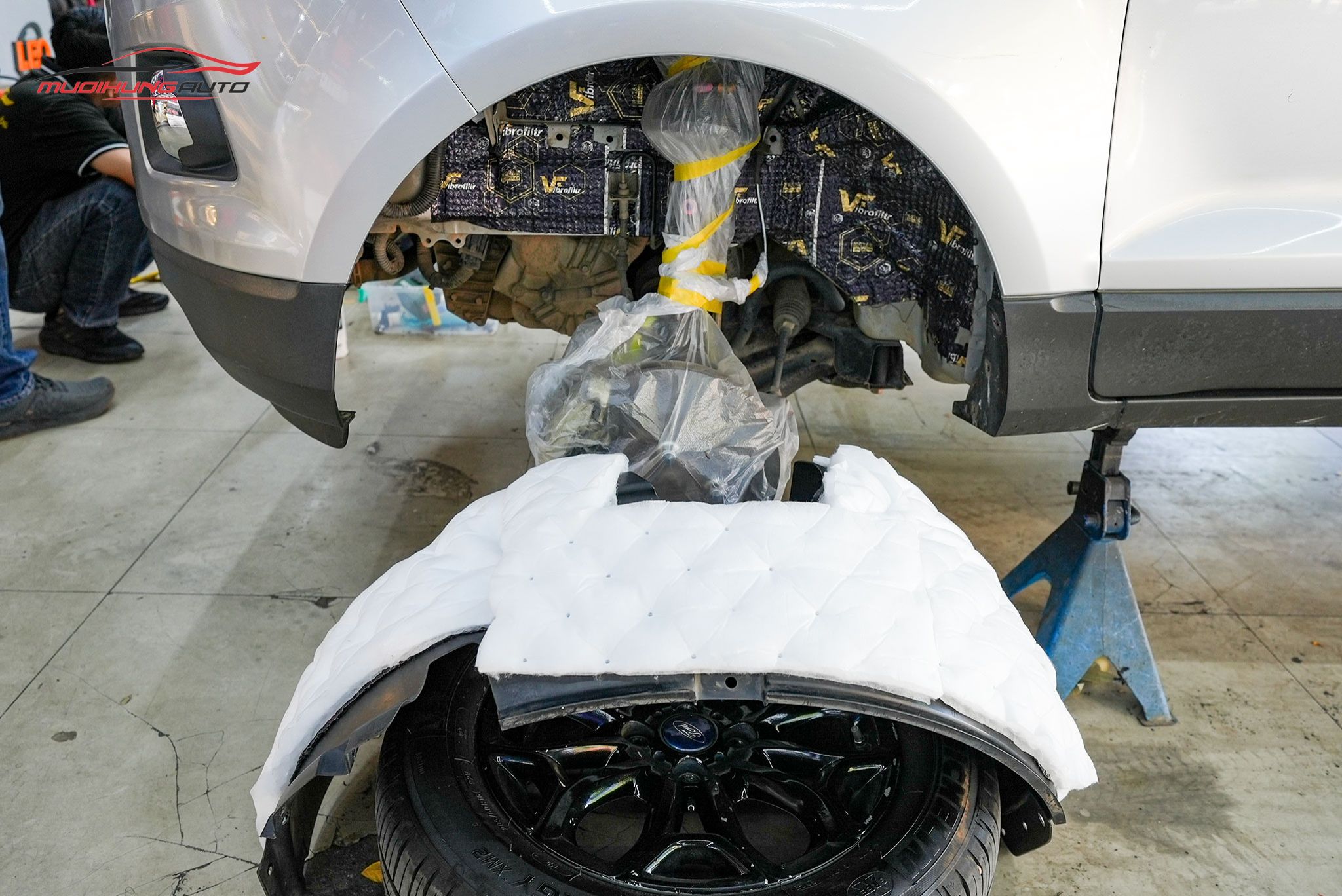 Cách âm 4 hốc bánh xe Ford Ecosport 2016