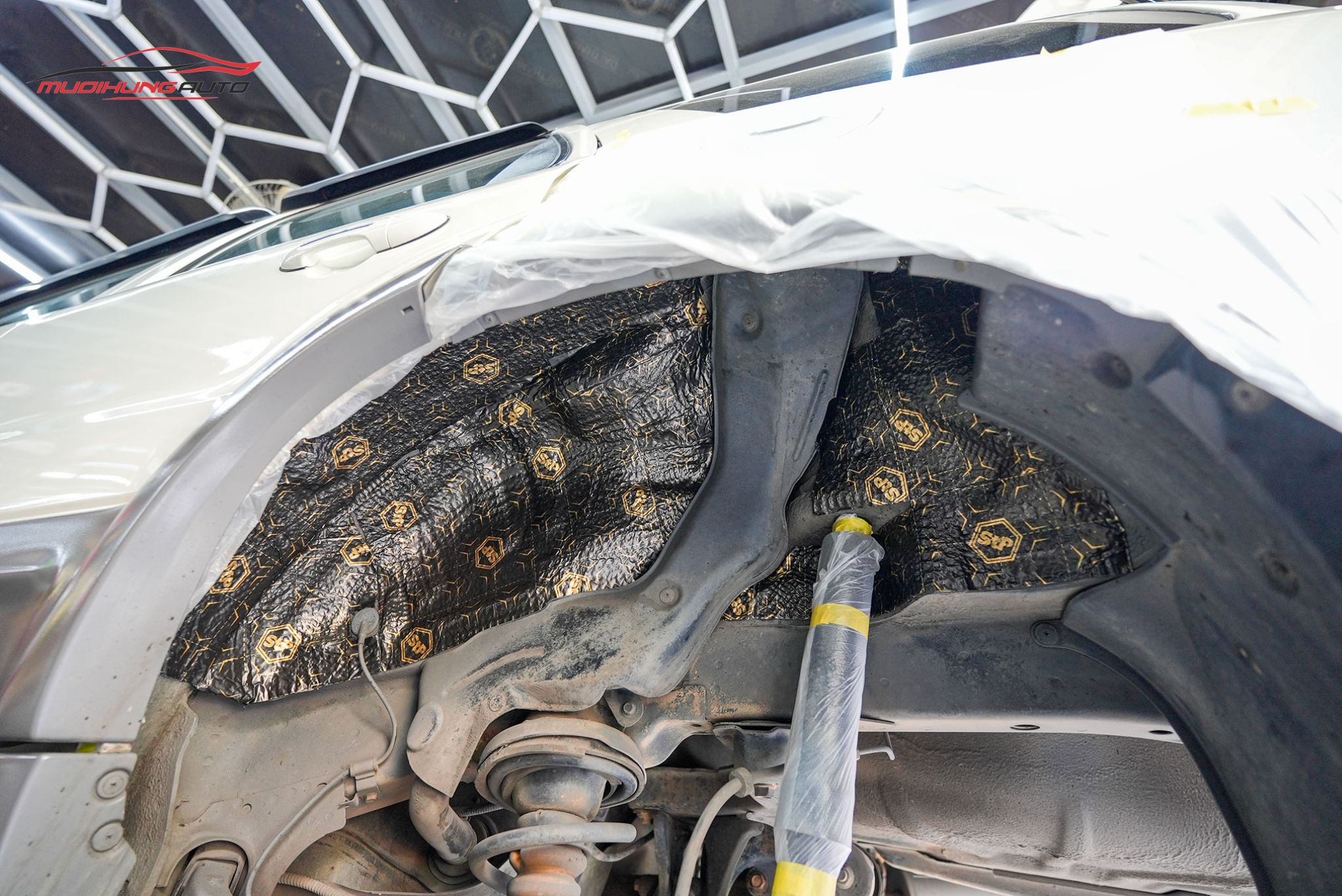 Cách âm 4 hốc bánh xe Ford Escape 2002