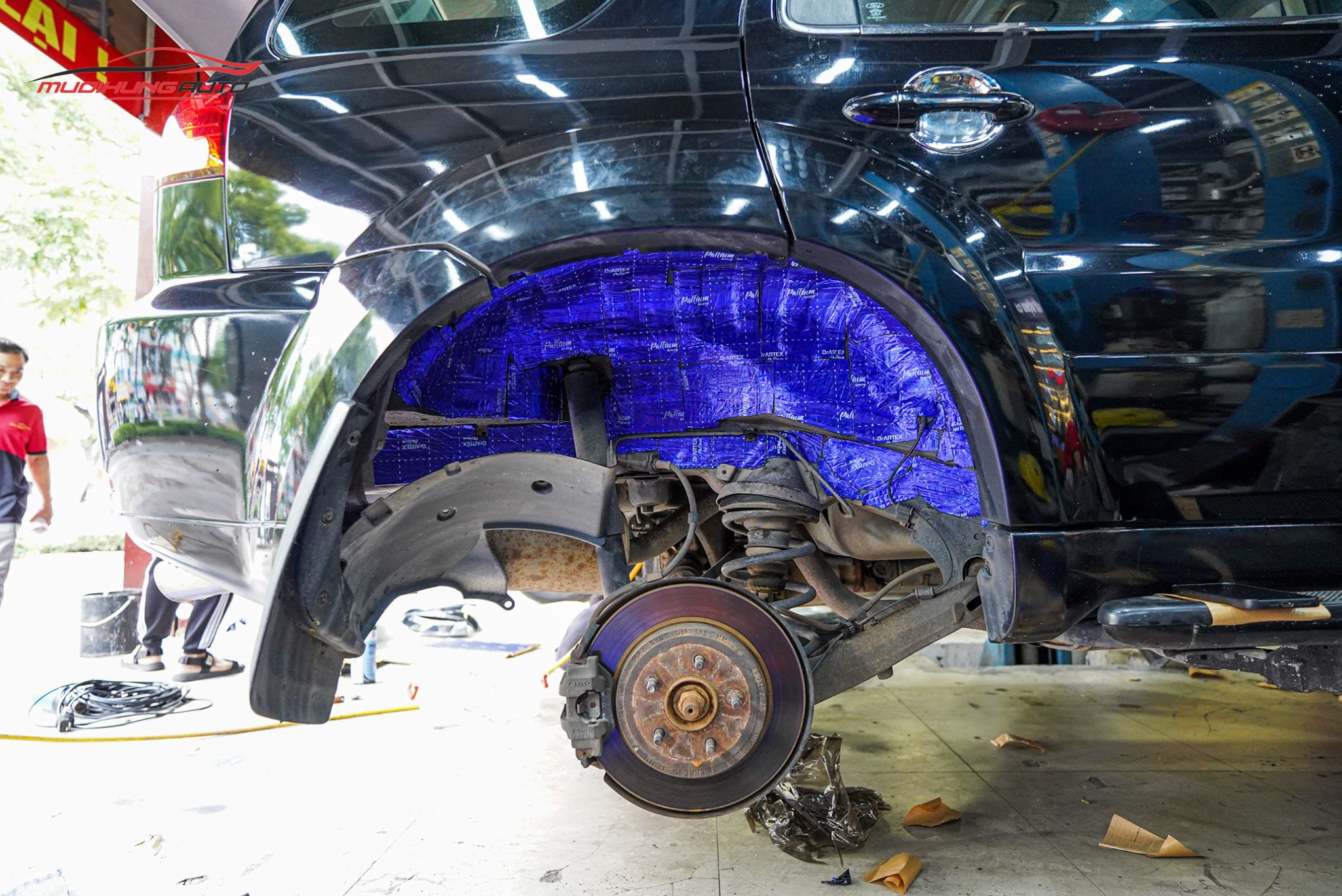 Cách âm 4 hốc bánh xe Ford Escape