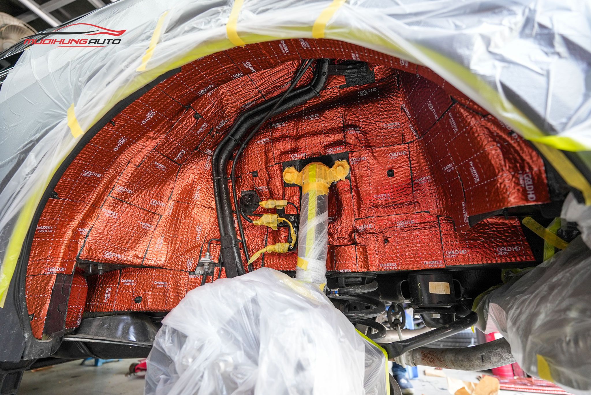 Cách âm 4 hốc bánh xe Ford Explorer 2023