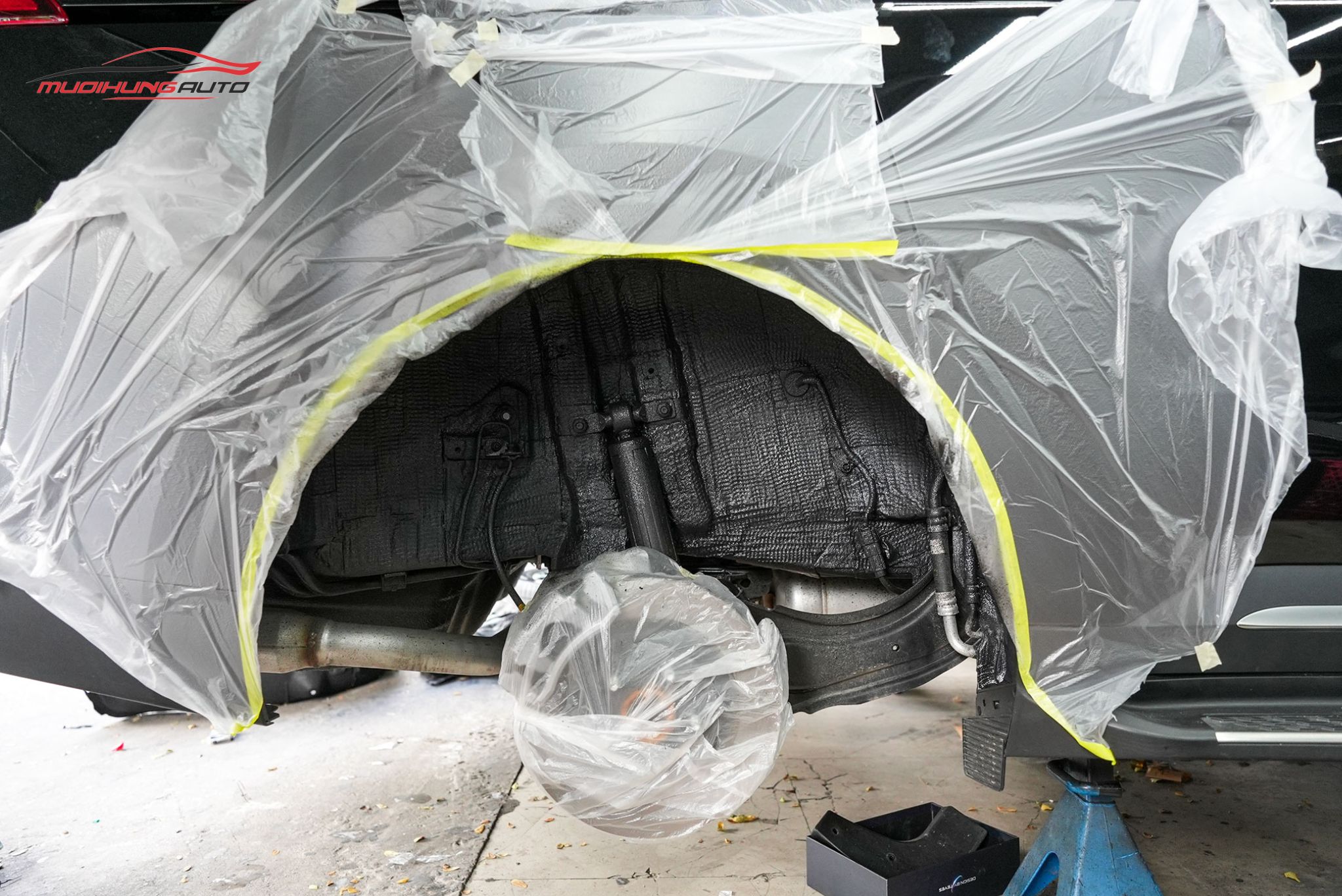 Cách âm 4 hốc bánh xe Kia Carnival 2023