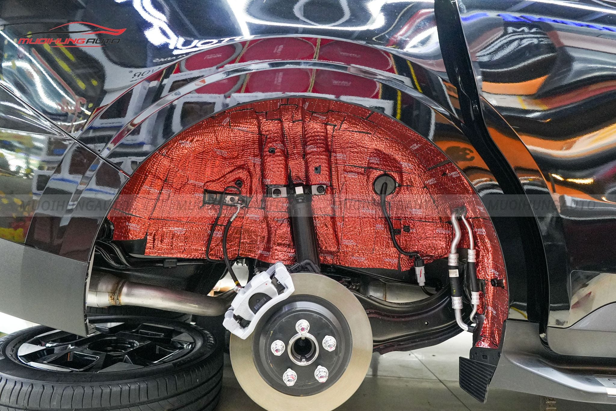 Cách âm 4 hốc bánh xe Kia Carnival 2025