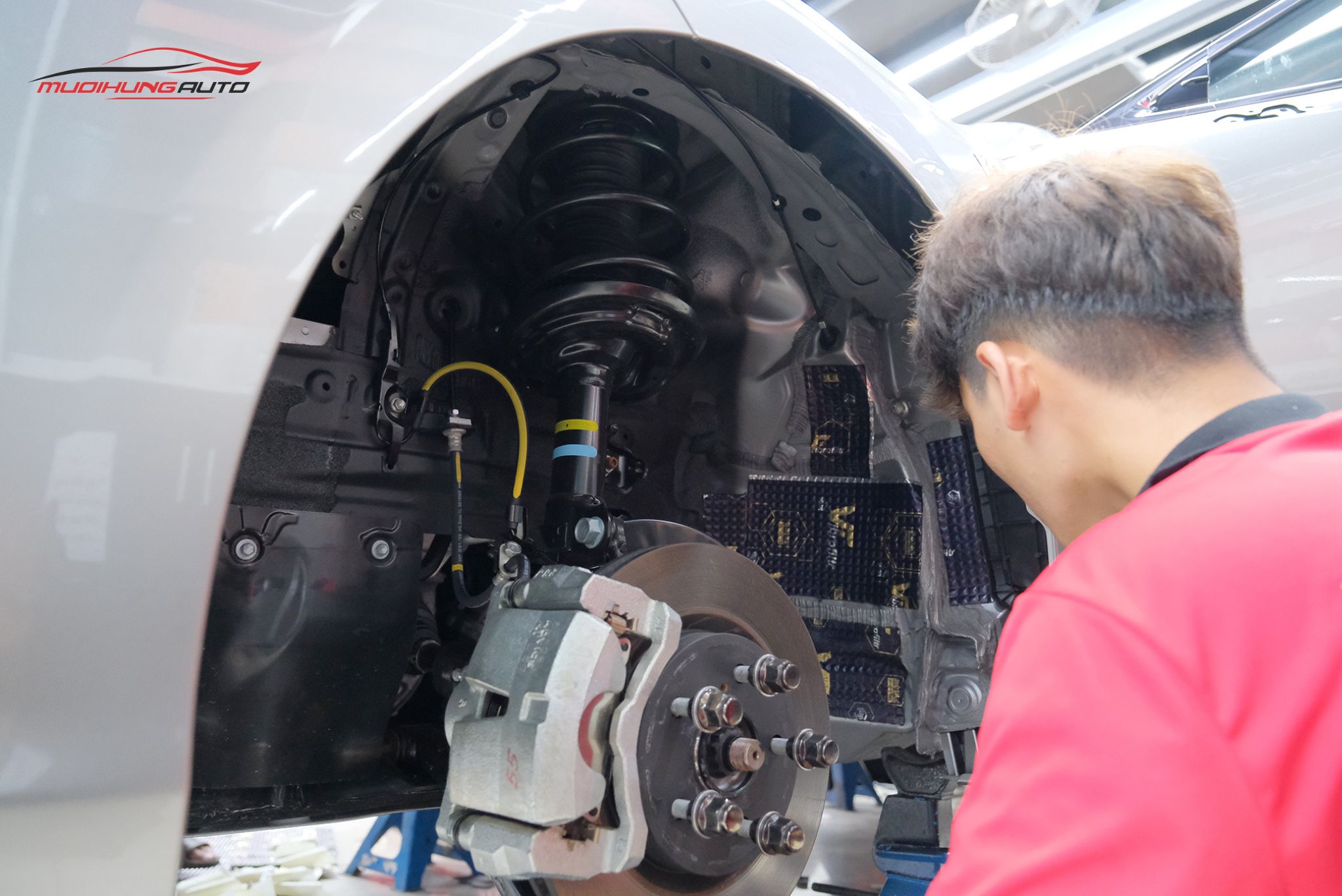 Cách âm 4 hốc bánh xe Lexus LS460L 2022