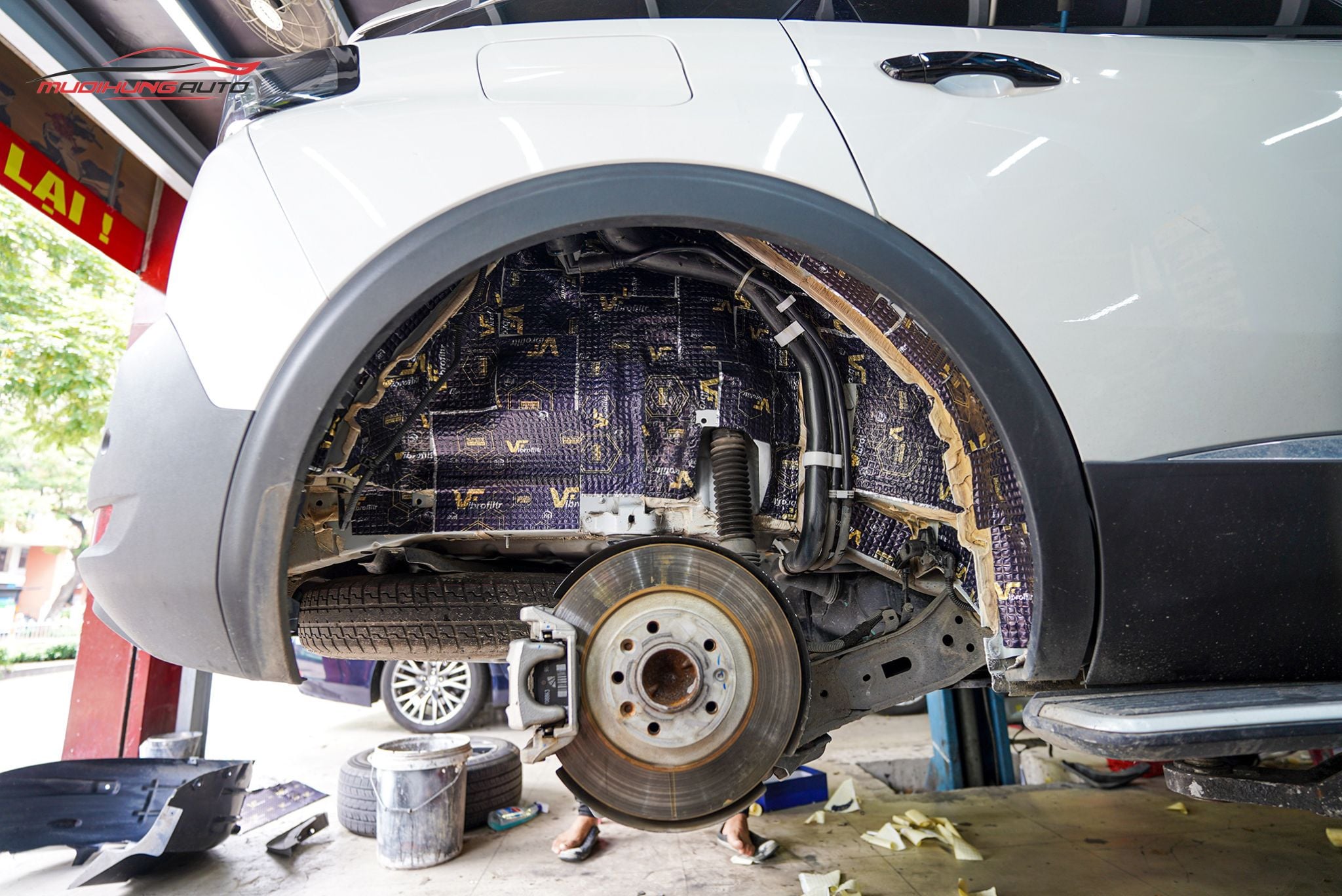 Cách âm 4 hốc bánh xe Peugeot 5008