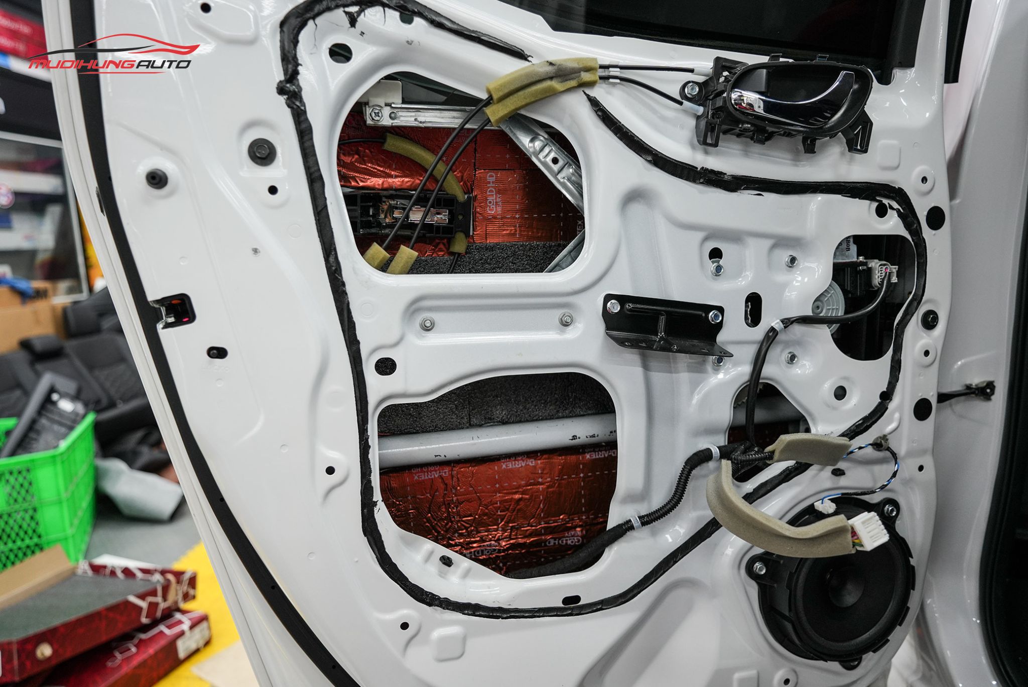 Cách âm cánh cửa xe hơi Nissan Navara 2022