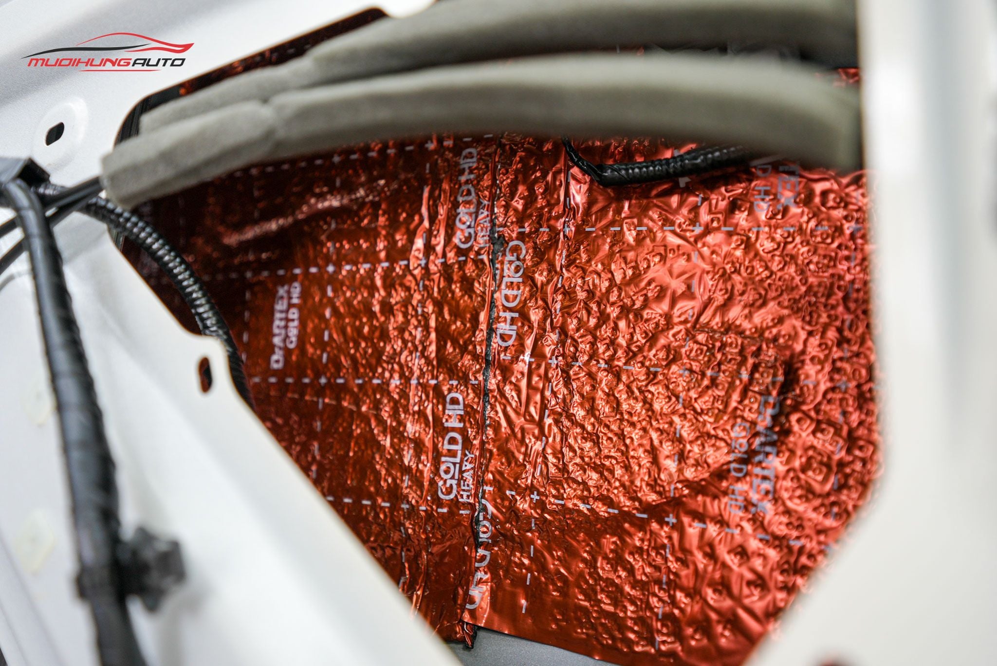 Cách âm cánh cửa xe hơi Subaru Forester 2023