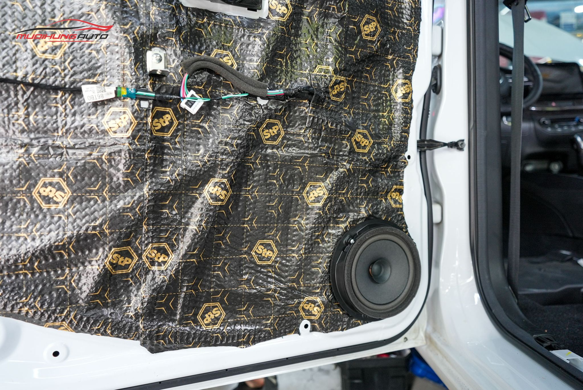 Cách âm cho cửa xe Suzuki Ertiga 2024