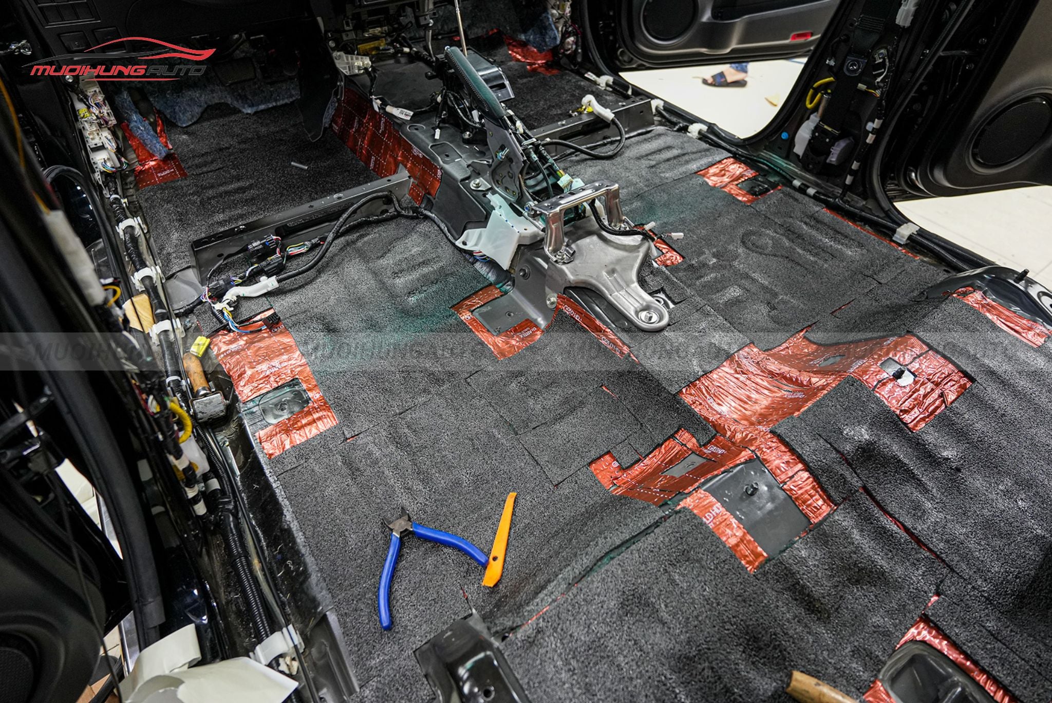 Cách âm cho sàn xe Peugeot 5008