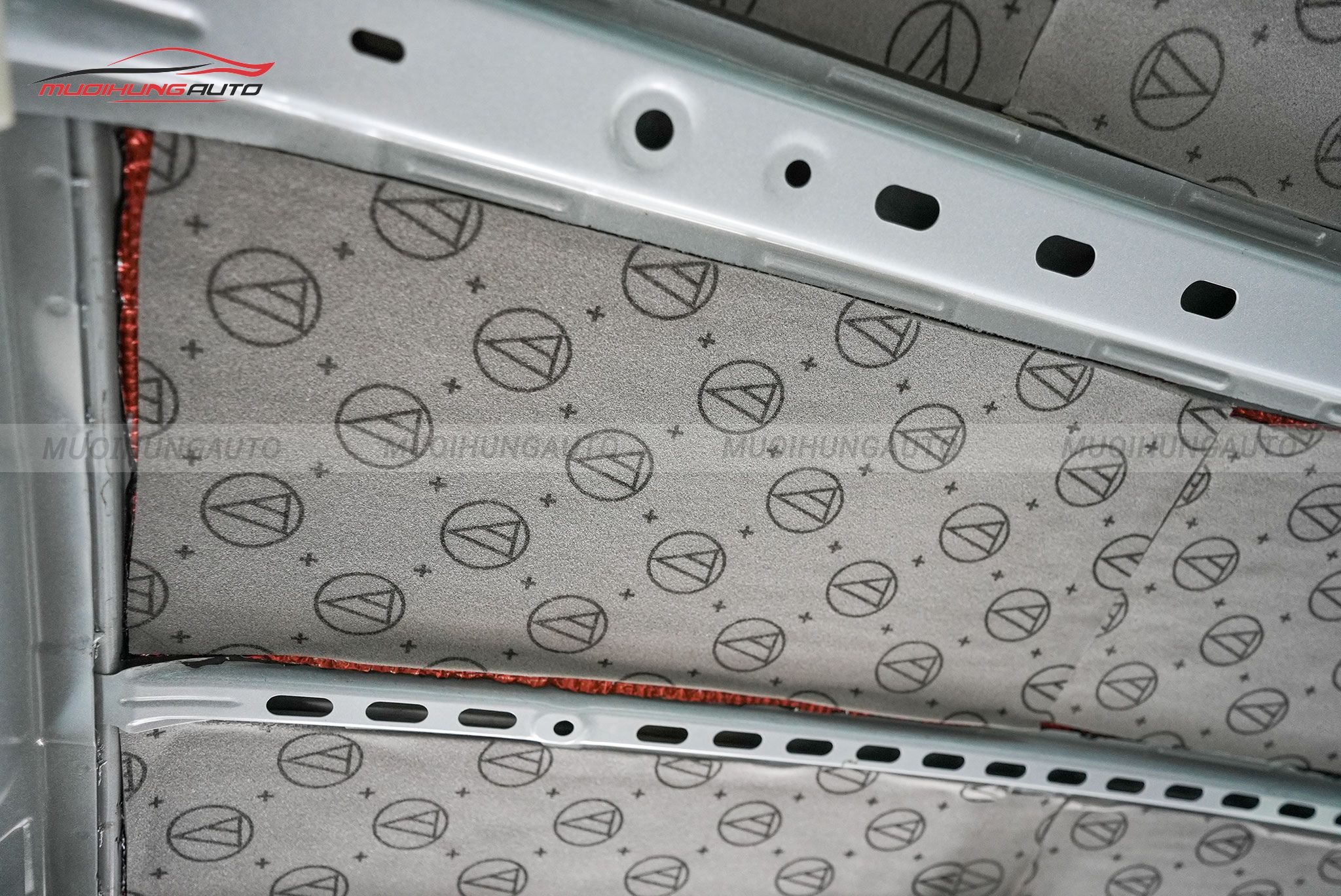 Cách âm cho trần xe Subaru Forester 2023