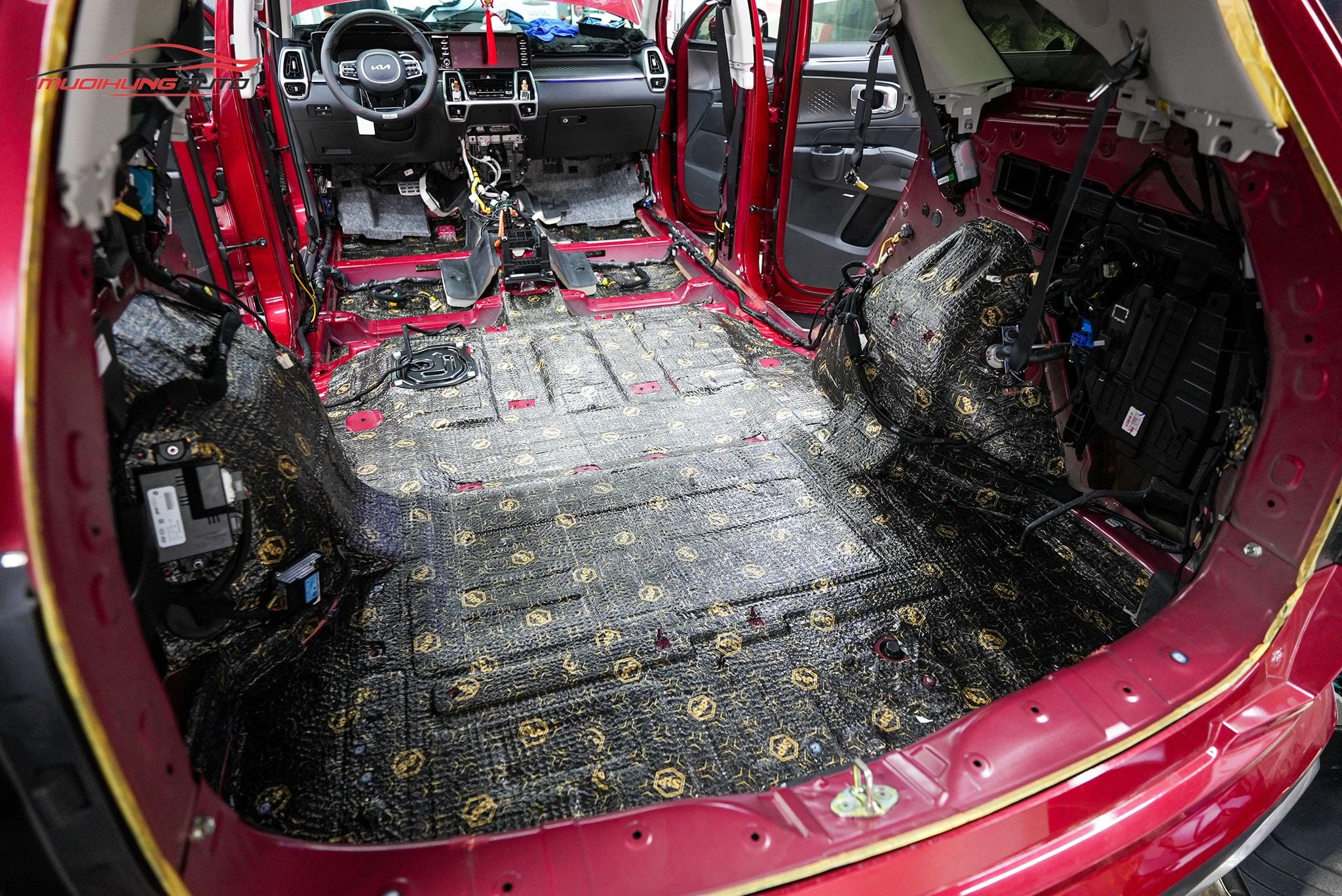 Cách âm chống ồn cốp xe cho Kia Sorento 2023