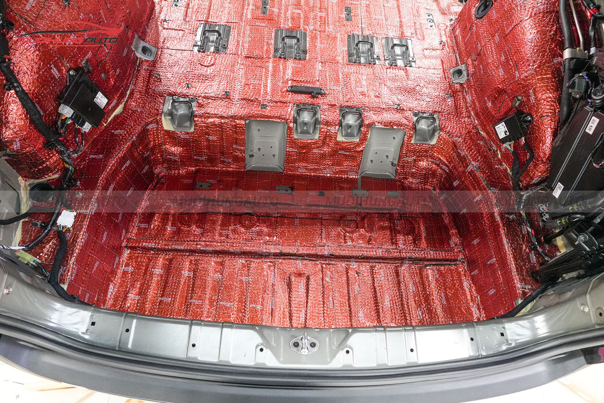 Cách âm chống ồn cốp xe Kia Carnival 2025