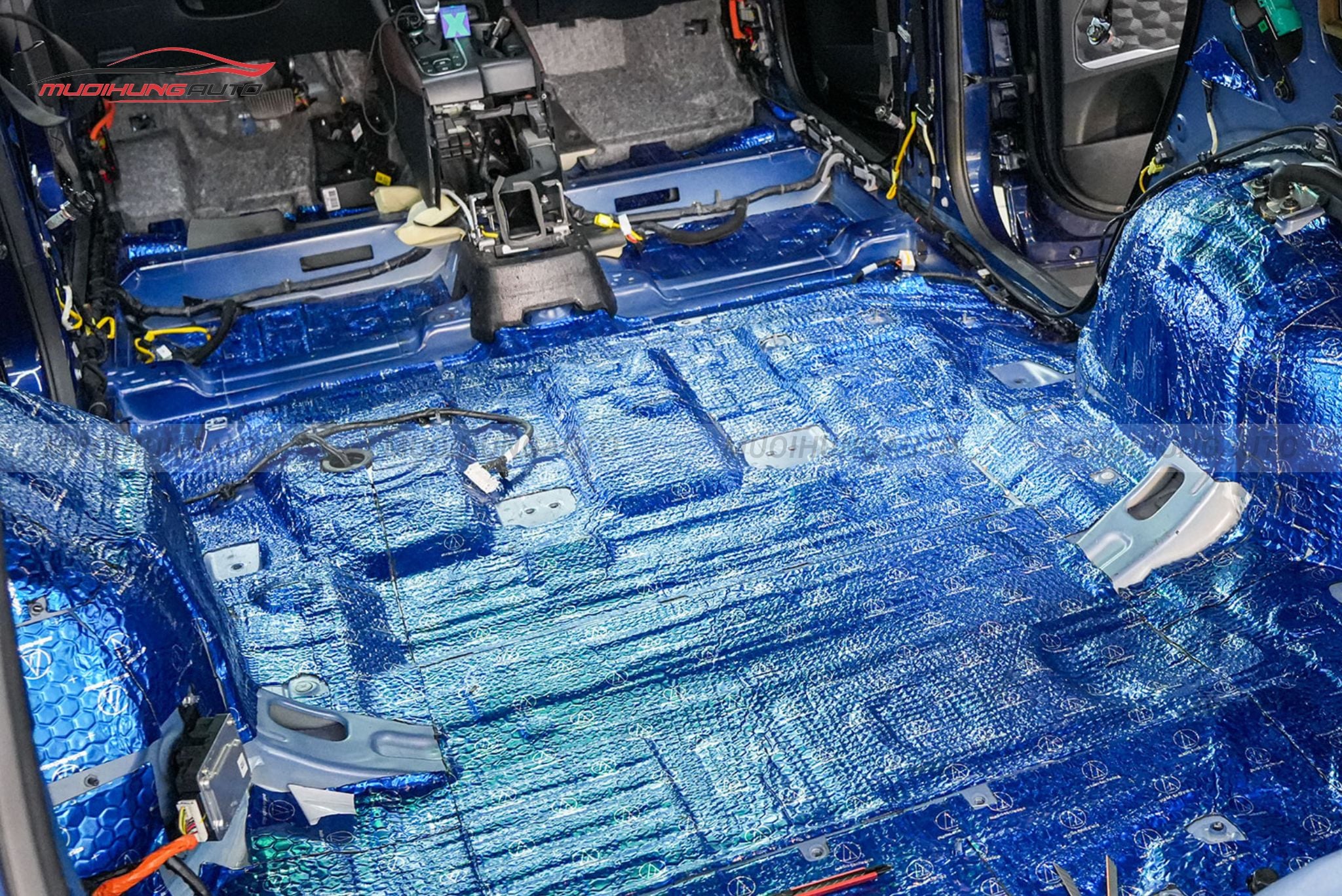 Cách âm chống ồn cốp xe Peugeot 5008