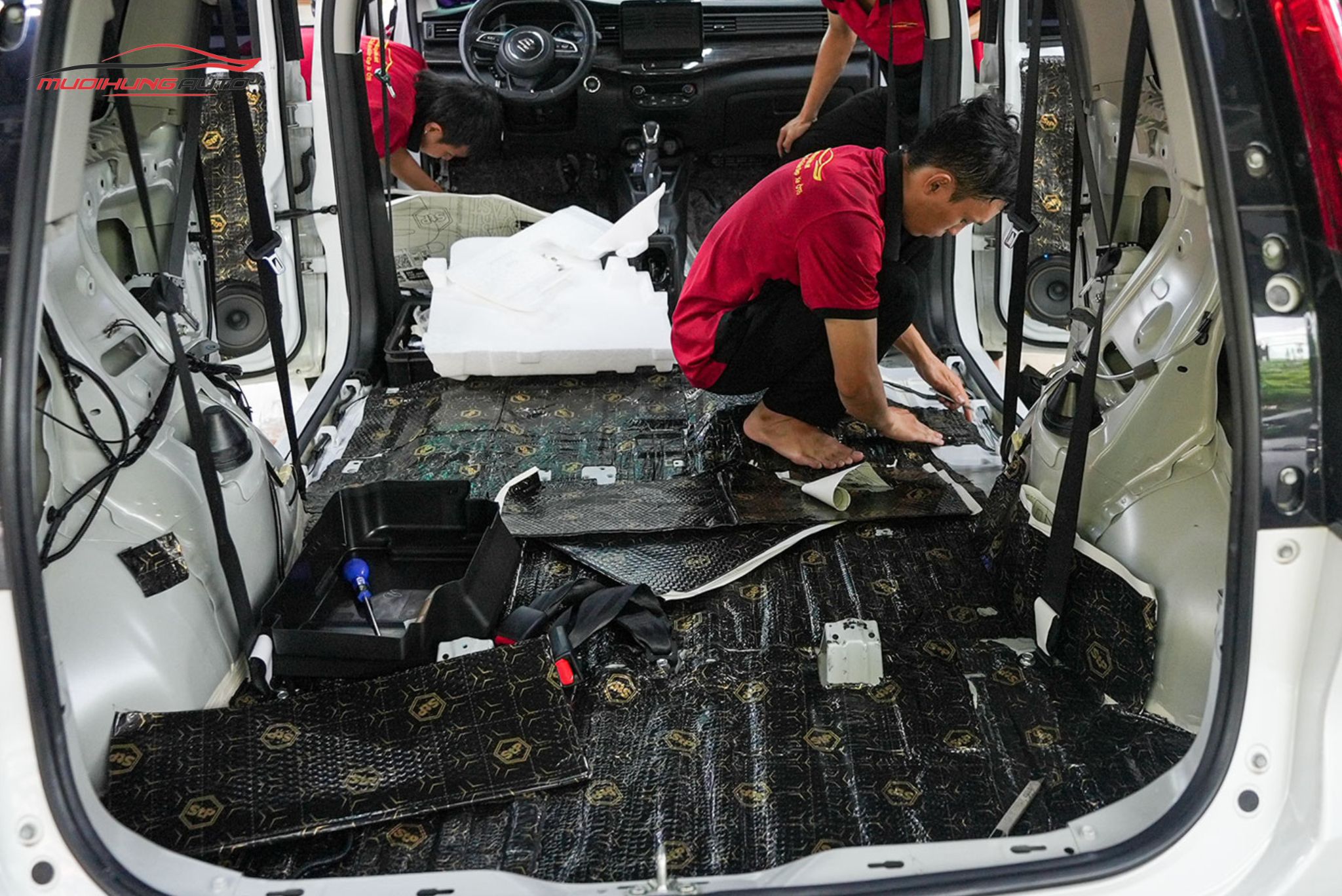 Cách âm chống ồn cốp xe Suzuki Ertiga 2024