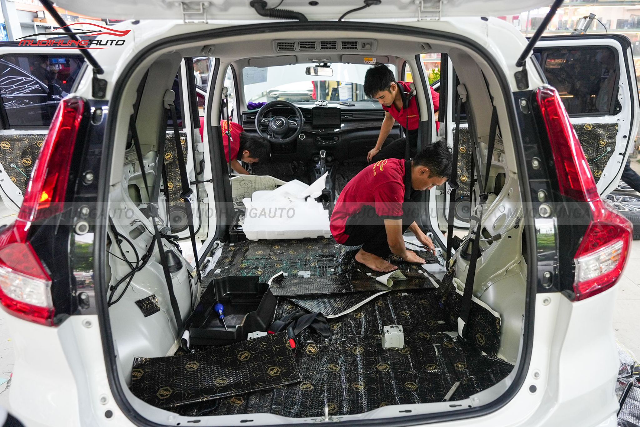 Cách âm chống ồn cốp xe Suzuki Ertiga