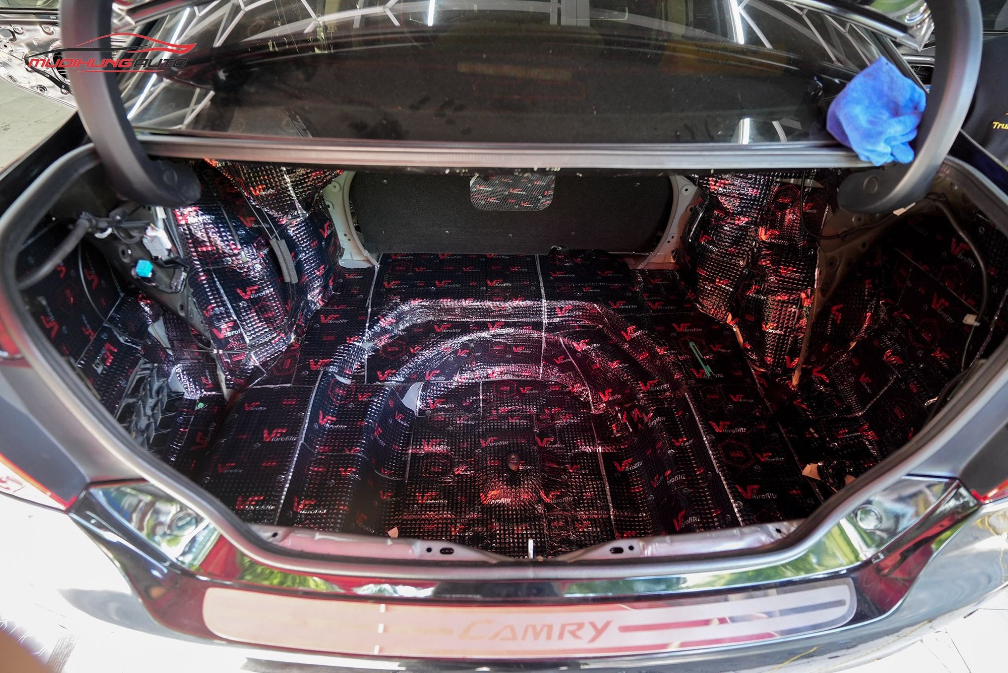 Cách âm chống ồn cốp xe Toyota Camry 2015