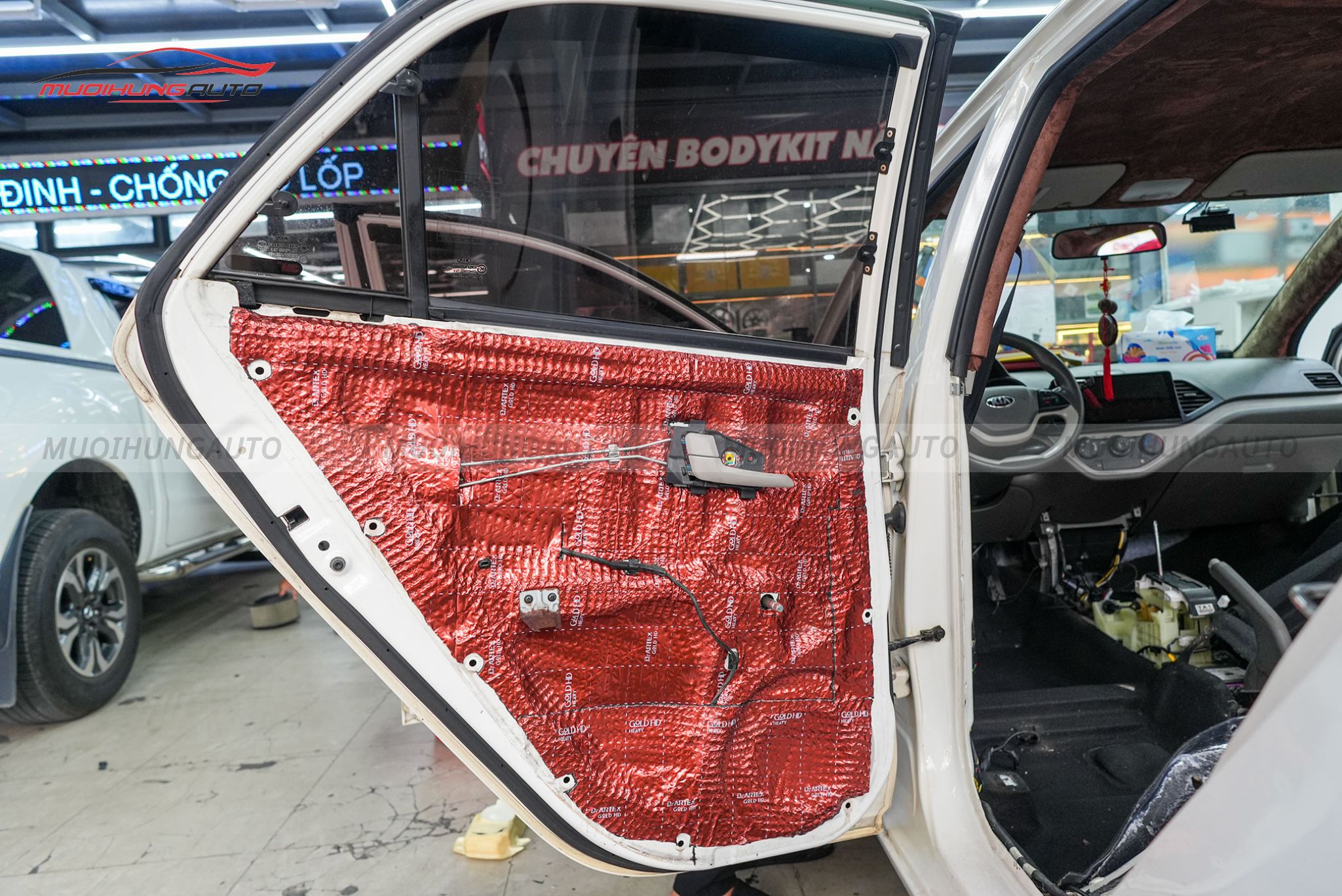 Cách âm chống ồn cửa xe Kia Morning 2013