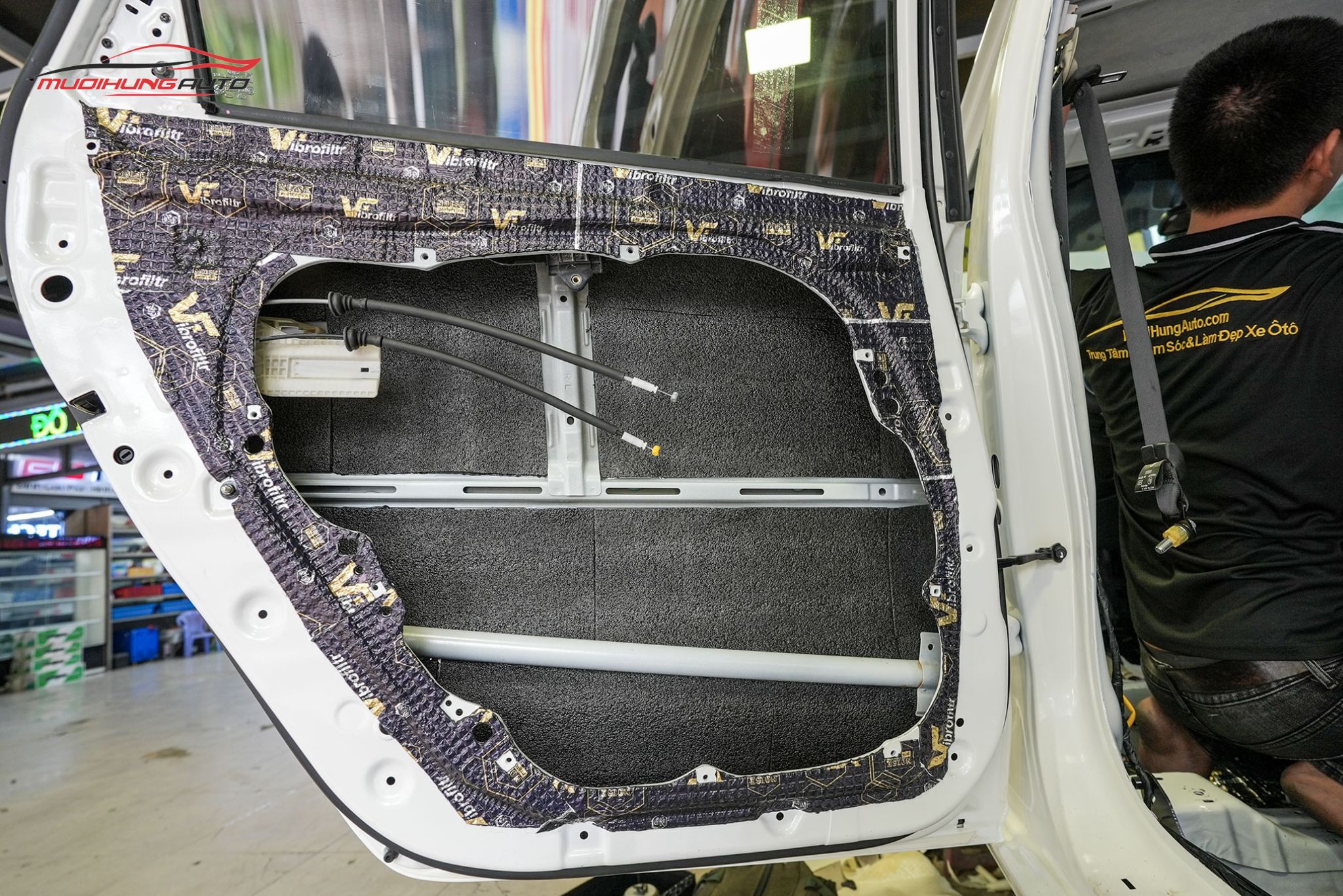 Cách âm chống ồn cửa xe Kia Rondo 2015