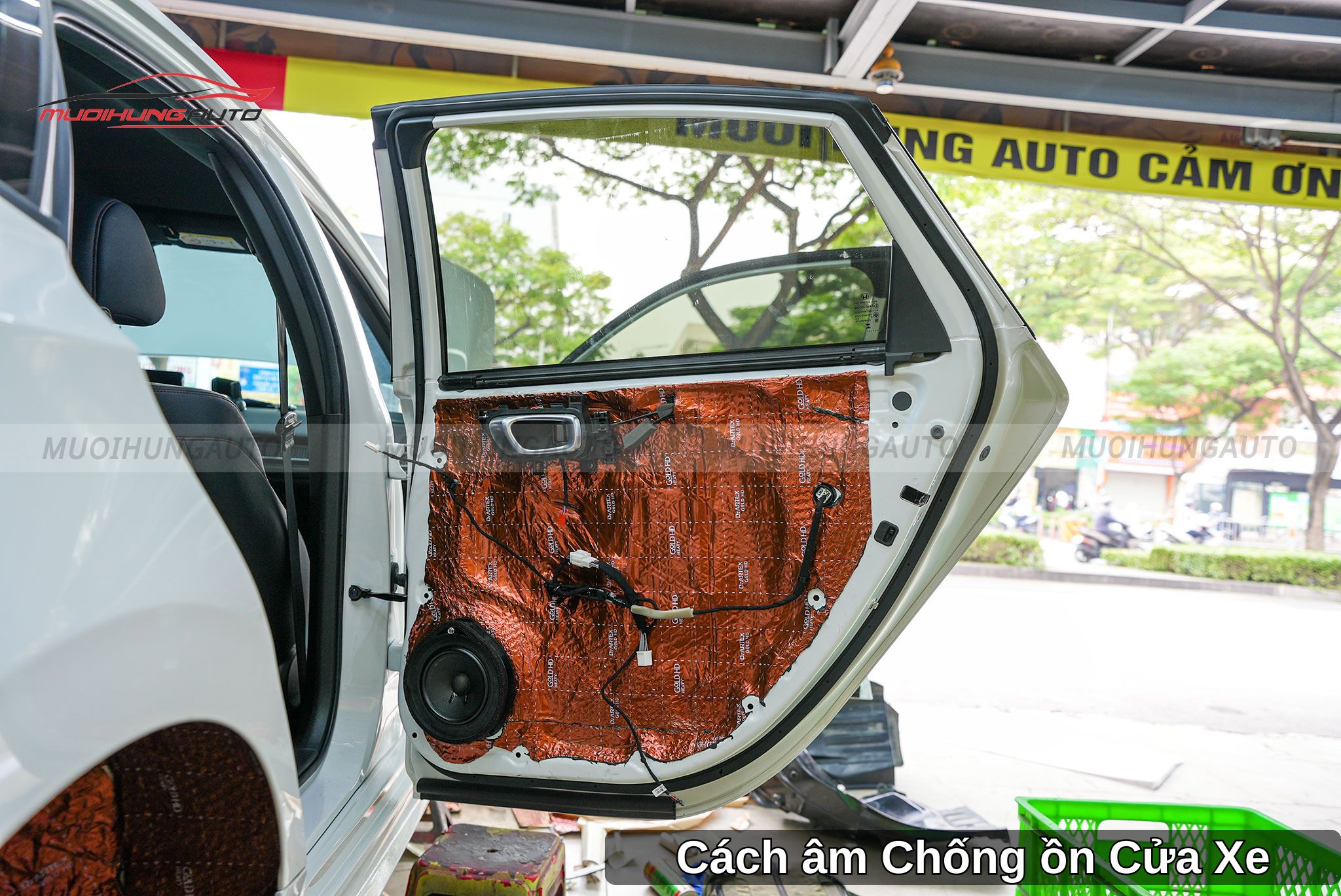 Dán Cách Âm Chống Ồn Cho Xe Ô Tô Tại Quận 1