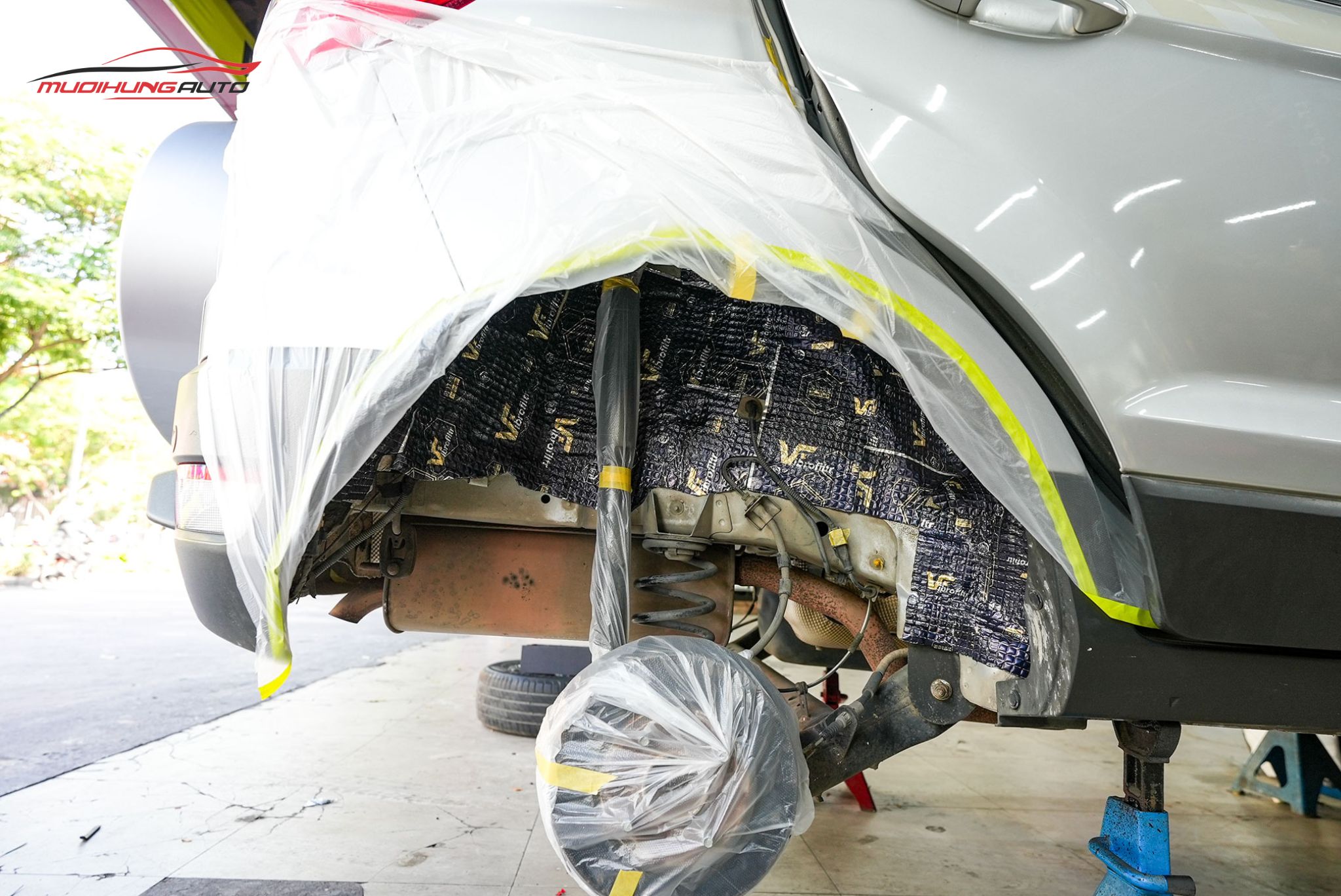 Cách âm chống ồn hốc bánh cho Ford Ecosport 2016