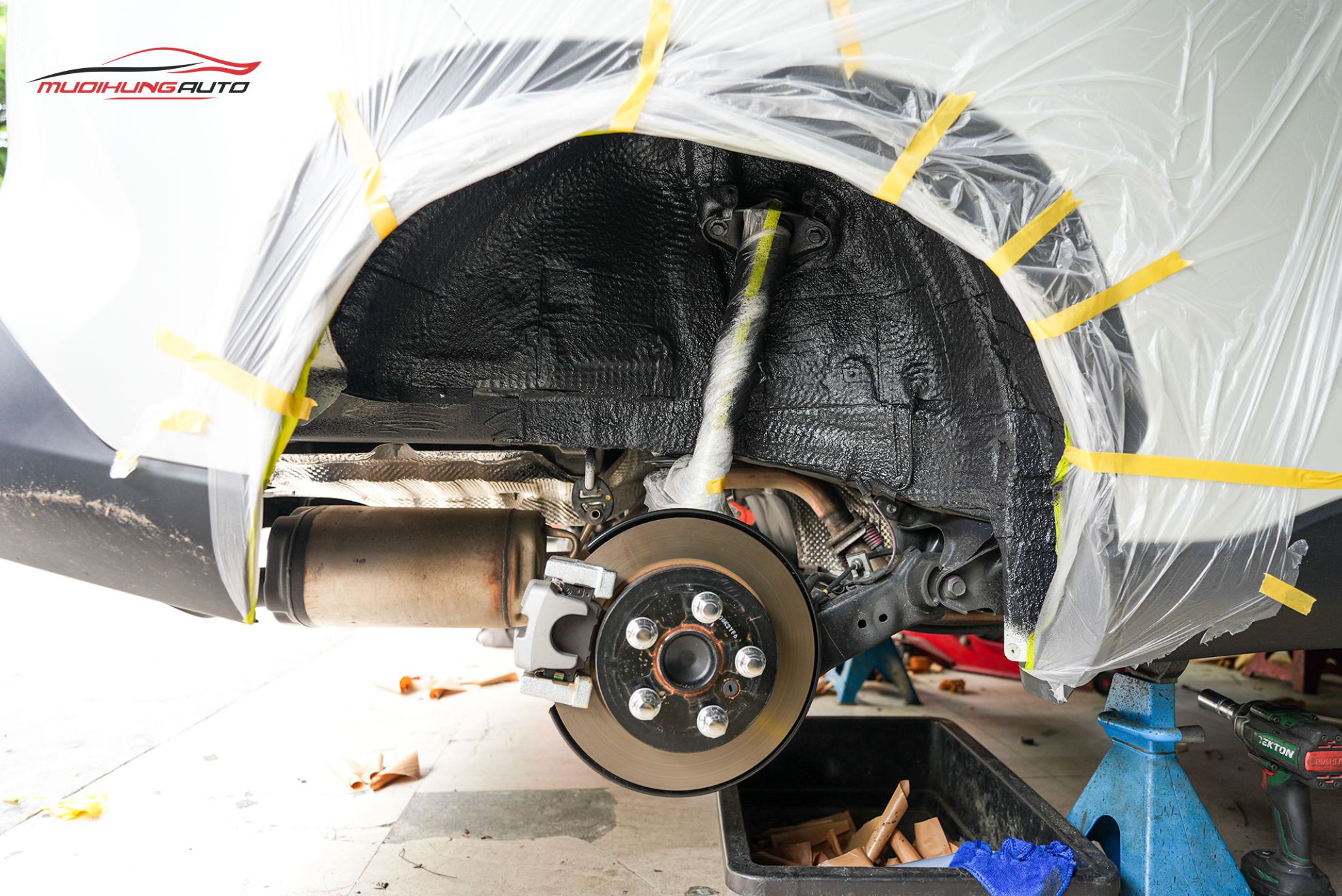 Cách âm chống ồn hốc bánh cho Toyota Corolla Cross 2022