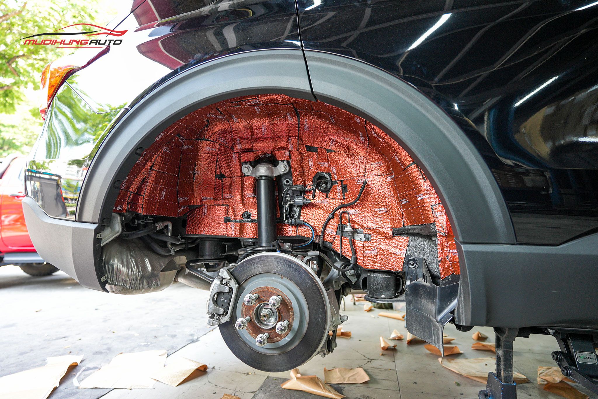 Cách âm chống ồn hốc bánh cho xe Ford Explorer 2023