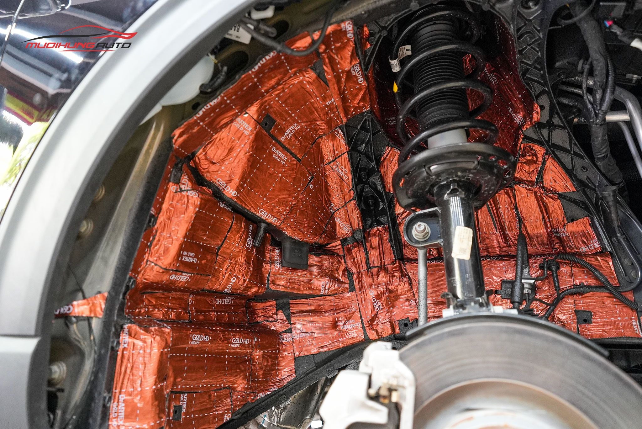 Cách âm chống ồn hốc bánh Ford Explorer 2023