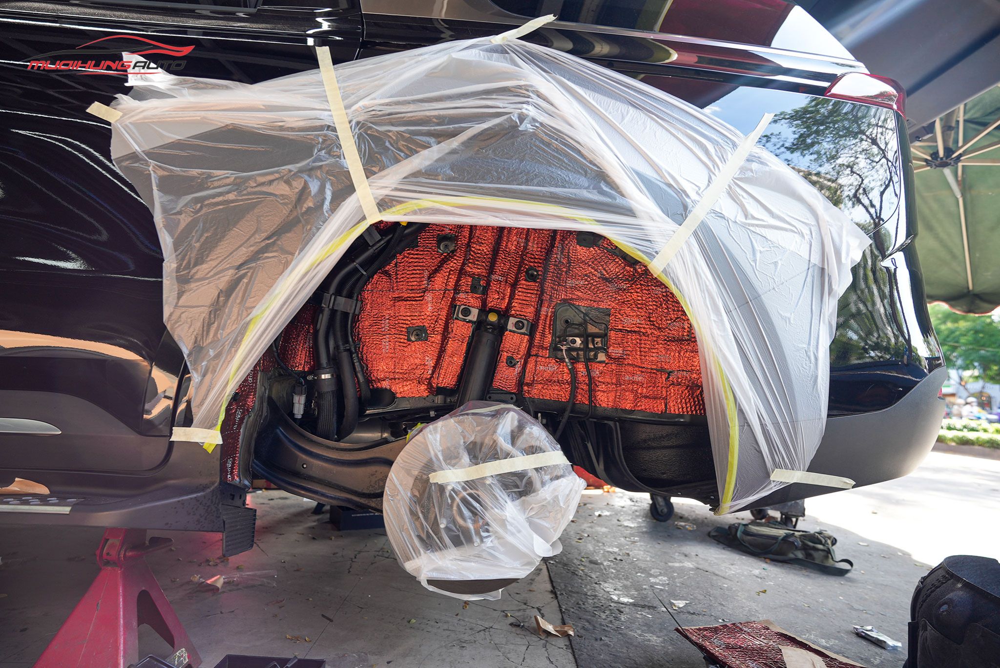 Cách âm chống ồn hốc bánh Kia Carnival 2023