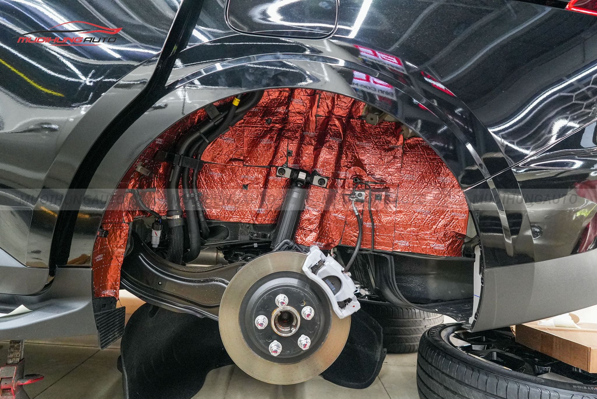 Cách âm chống ồn hốc bánh Kia Carnival 2025