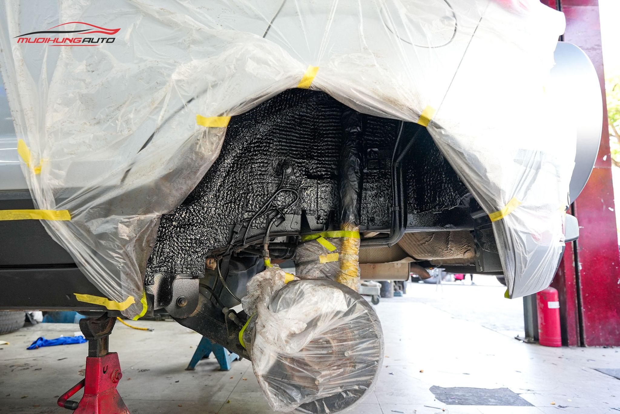 Cách âm chống ồn hốc bánh ô tô Ford Ecosport 2016