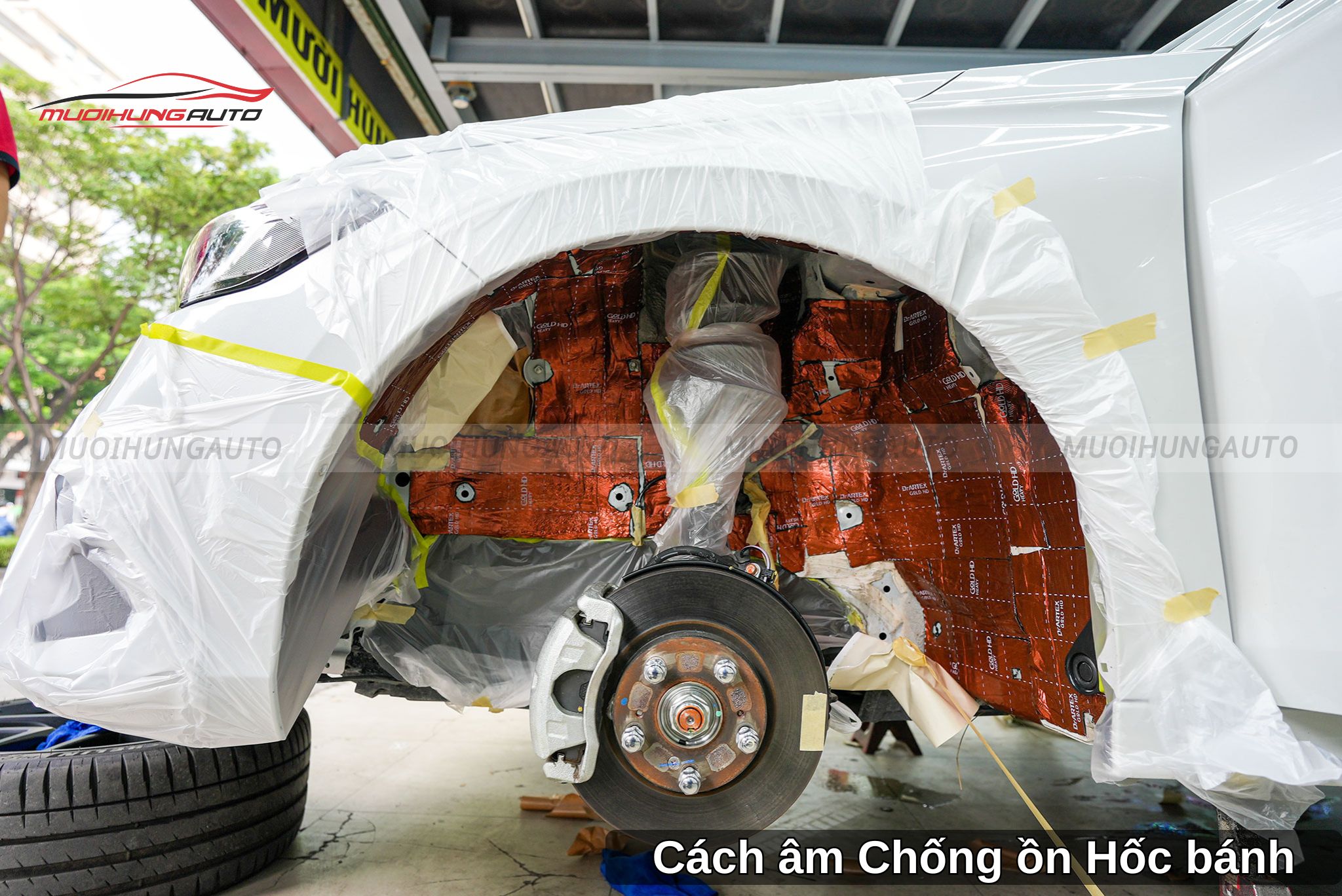 Dán Cách Âm Chống Ồn Cho Xe Ô Tô Tại Quận 11