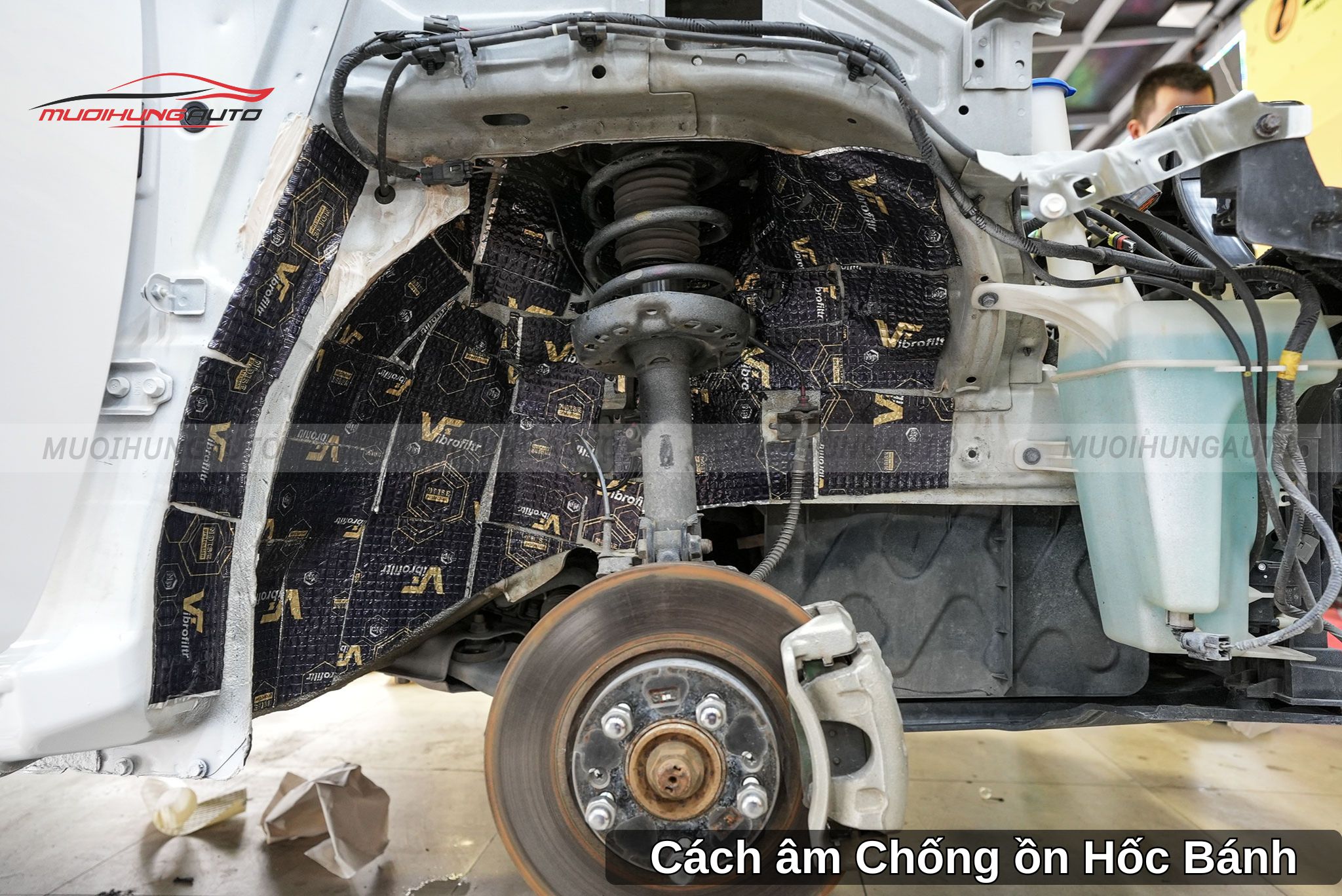 Dán Cách Âm Chống Ồn Cho Xe Ô Tô Tại Quận 12