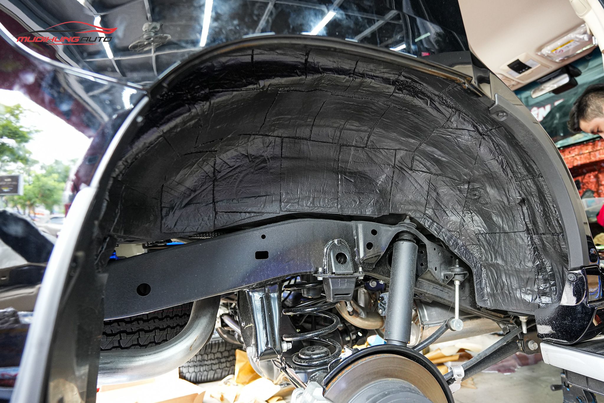 Cách âm chống ồn hốc bánh Toyota Land Cruiser Prado