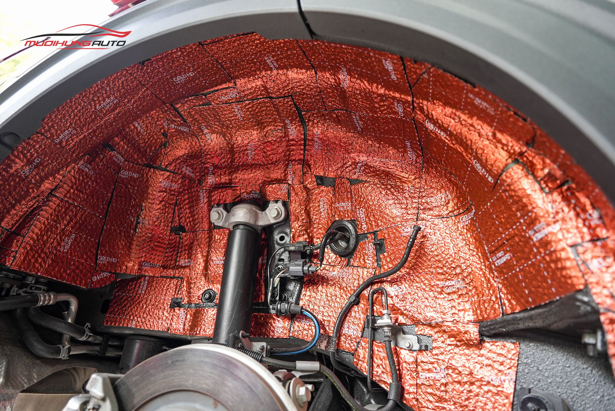 Cách âm chống ồn hốc bánh xe Ford Explorer 2023