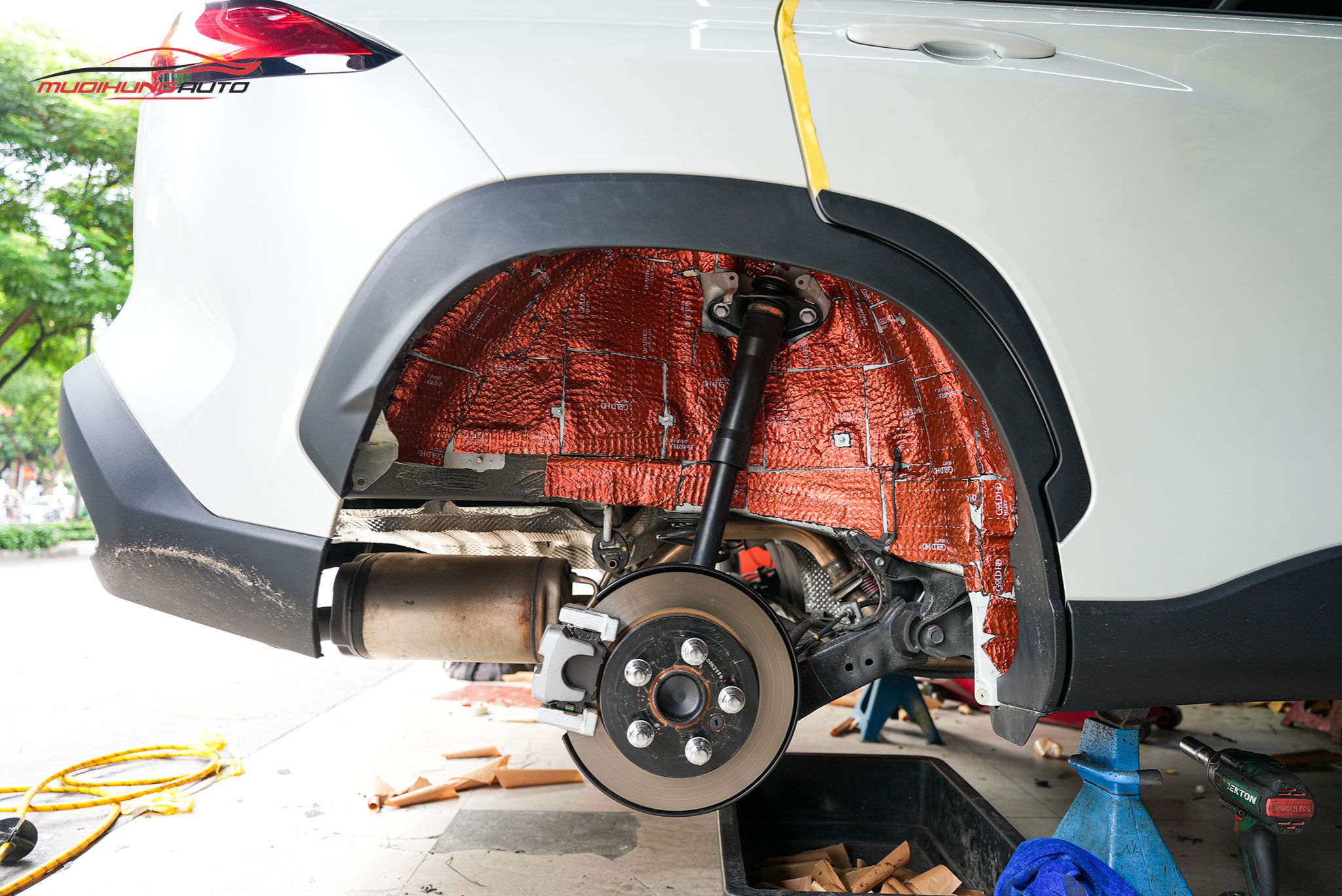 Cách âm chống ồn hốc bánh xe Toyota Corolla Cross 2022