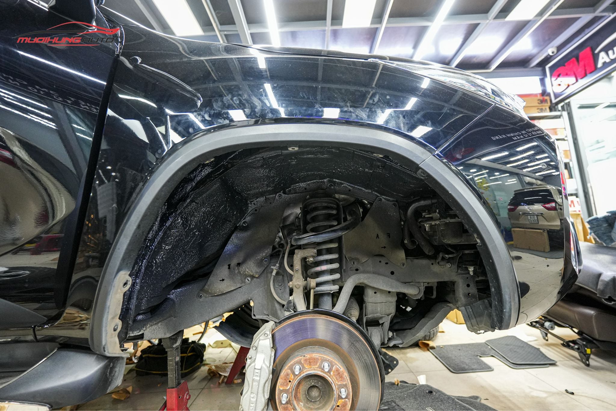 Cách âm chống ồn hốc bánh xe Toyota Fortuner 2019